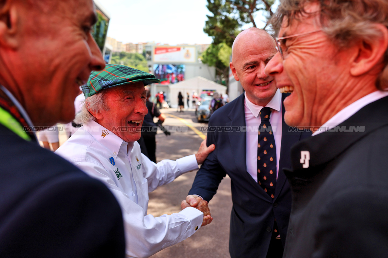 GP MONACO, Jackie Stewart (GBR) with Gianni Infantino (SUI) FIFA President on the grid.

26.05.2024. Formula 1 World Championship, Rd 8, Monaco Grand Prix, Monte Carlo, Monaco, Gara Day.

- www.xpbimages.com, EMail: requests@xpbimages.com © Copyright: Batchelor / XPB Images