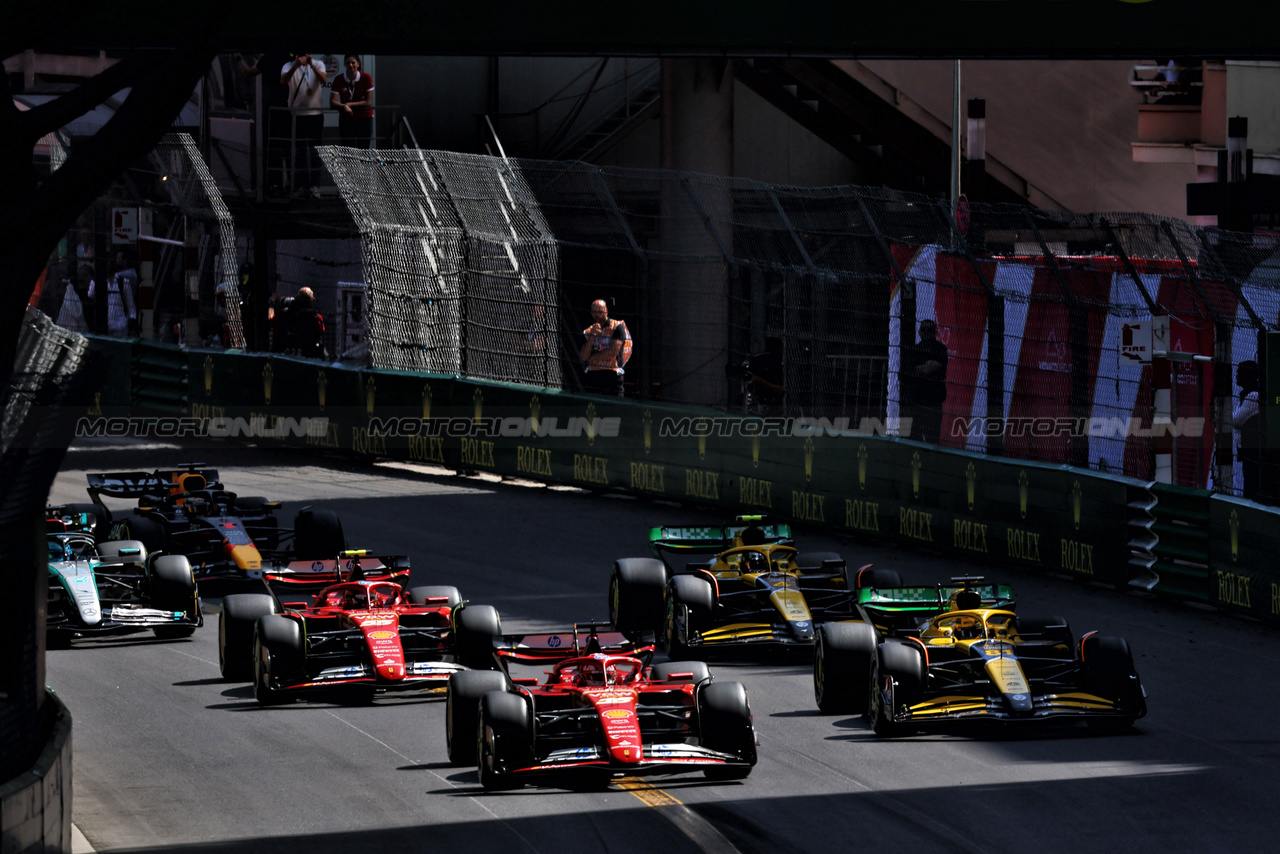 GP MONACO, Charles Leclerc (MON) Ferrari SF-24 davanti a at the repartenza of the race.

26.05.2024. Formula 1 World Championship, Rd 8, Monaco Grand Prix, Monte Carlo, Monaco, Gara Day.

- www.xpbimages.com, EMail: requests@xpbimages.com © Copyright: Charniaux / XPB Images