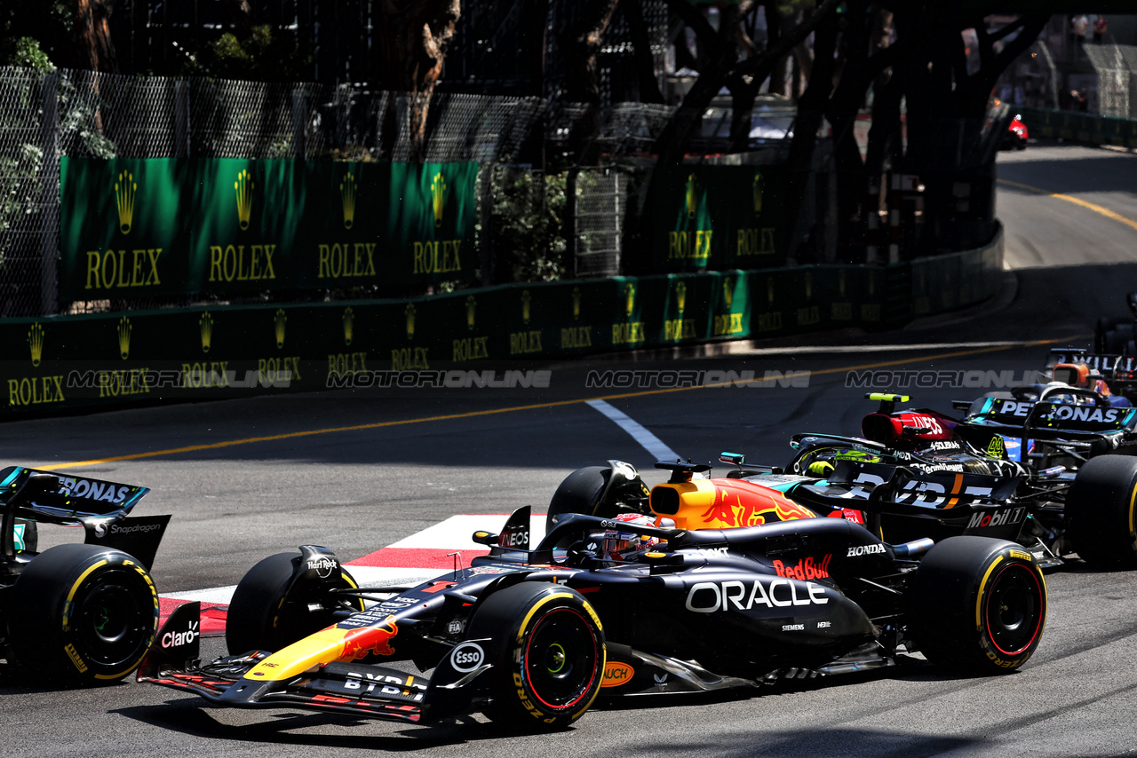 GP MONACO, Max Verstappen (NLD) Red Bull Racing RB20 at the repartenza of the race.

26.05.2024. Formula 1 World Championship, Rd 8, Monaco Grand Prix, Monte Carlo, Monaco, Gara Day.

- www.xpbimages.com, EMail: requests@xpbimages.com © Copyright: Charniaux / XPB Images