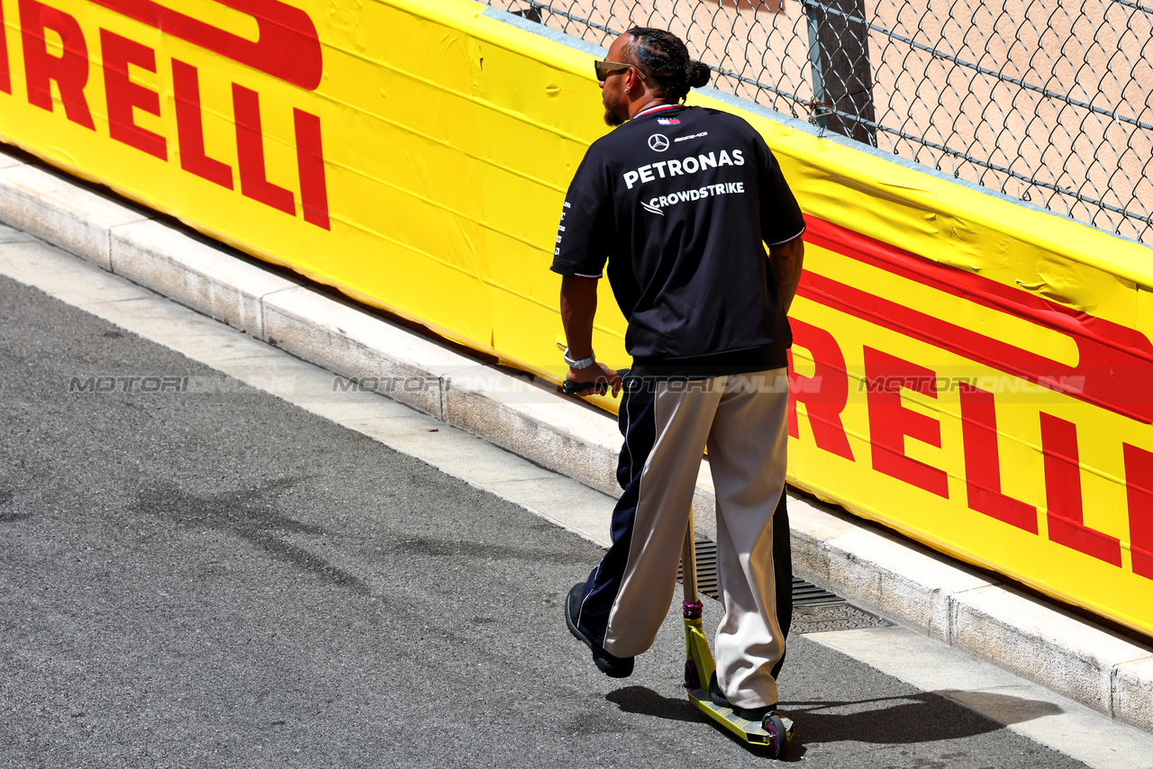 GP MONACO, Lewis Hamilton (GBR) Mercedes AMG F1.

26.05.2024. Formula 1 World Championship, Rd 8, Monaco Grand Prix, Monte Carlo, Monaco, Gara Day.

 - www.xpbimages.com, EMail: requests@xpbimages.com © Copyright: Coates / XPB Images