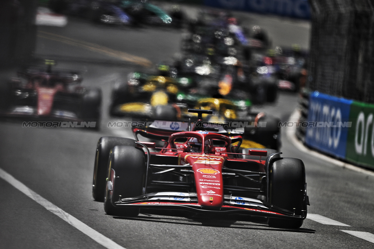 GP MONACO, Charles Leclerc (MON) Ferrari SF-24 davanti a at the partenza of the race.

26.05.2024. Formula 1 World Championship, Rd 8, Monaco Grand Prix, Monte Carlo, Monaco, Gara Day.

- www.xpbimages.com, EMail: requests@xpbimages.com © Copyright: Price / XPB Images