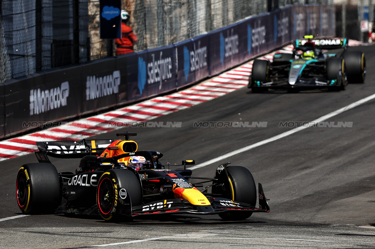 GP MONACO, Max Verstappen (NLD) Red Bull Racing RB20.

26.05.2024. Formula 1 World Championship, Rd 8, Monaco Grand Prix, Monte Carlo, Monaco, Gara Day.

- www.xpbimages.com, EMail: requests@xpbimages.com © Copyright: Batchelor / XPB Images