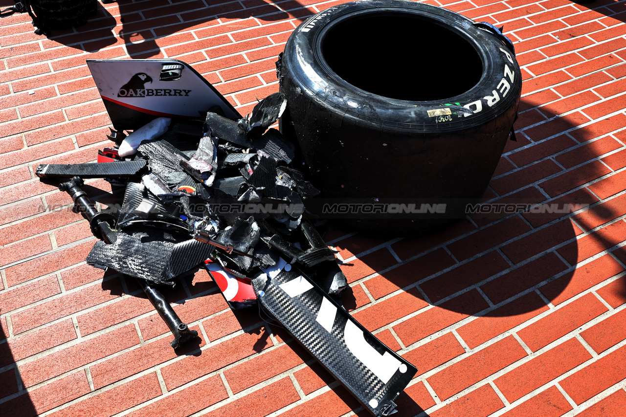 GP MONACO, Debris from a Haas VF-24.

26.05.2024. Formula 1 World Championship, Rd 8, Monaco Grand Prix, Monte Carlo, Monaco, Gara Day.

- www.xpbimages.com, EMail: requests@xpbimages.com © Copyright: Batchelor / XPB Images