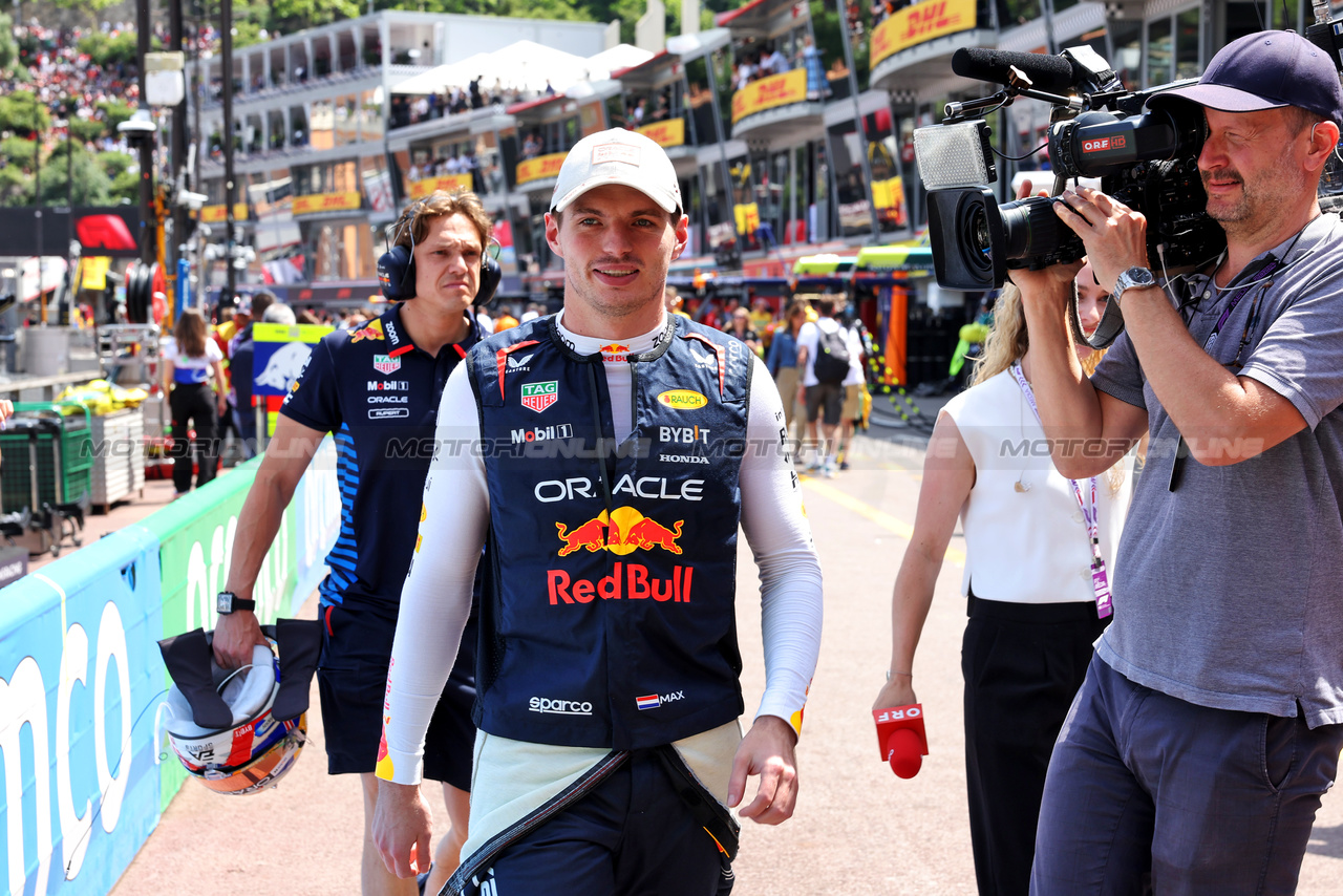 GP MONACO, Max Verstappen (NLD) Red Bull Racing.

26.05.2024. Formula 1 World Championship, Rd 8, Monaco Grand Prix, Monte Carlo, Monaco, Gara Day.

- www.xpbimages.com, EMail: requests@xpbimages.com © Copyright: Bearne / XPB Images