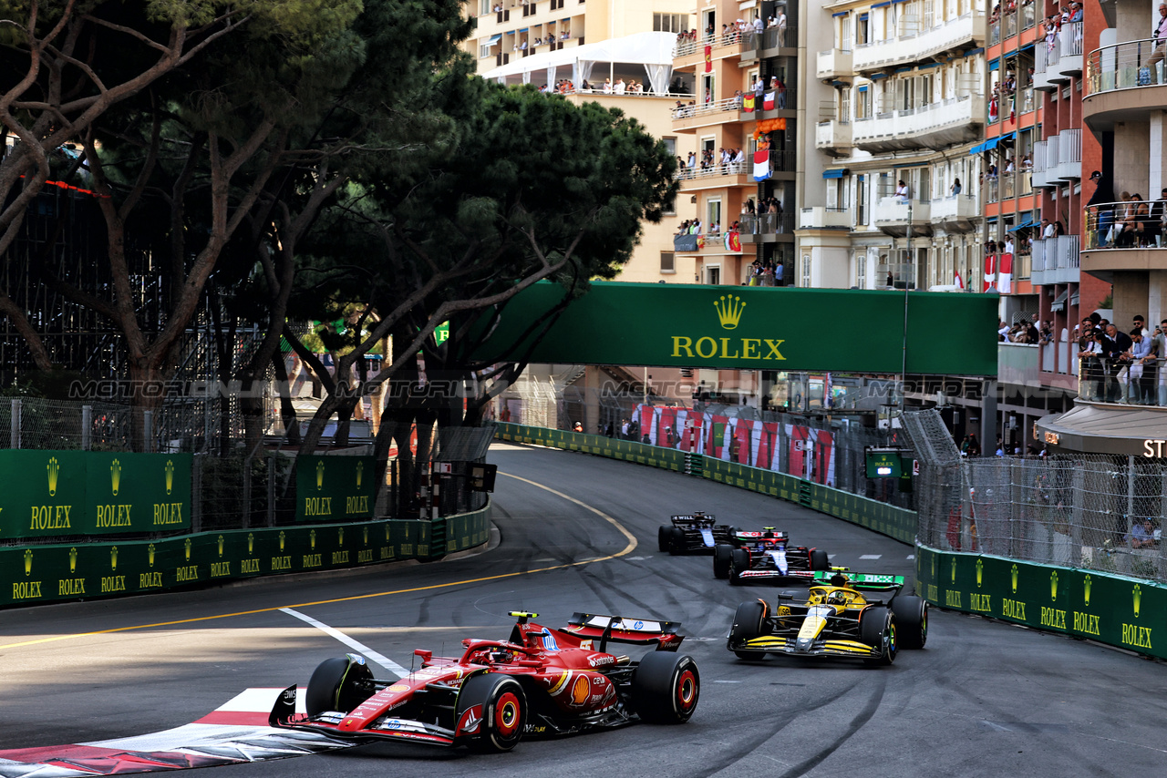 GP MONACO, Carlos Sainz Jr (ESP) Ferrari SF-24.

26.05.2024. Formula 1 World Championship, Rd 8, Monaco Grand Prix, Monte Carlo, Monaco, Gara Day.

- www.xpbimages.com, EMail: requests@xpbimages.com © Copyright: Charniaux / XPB Images