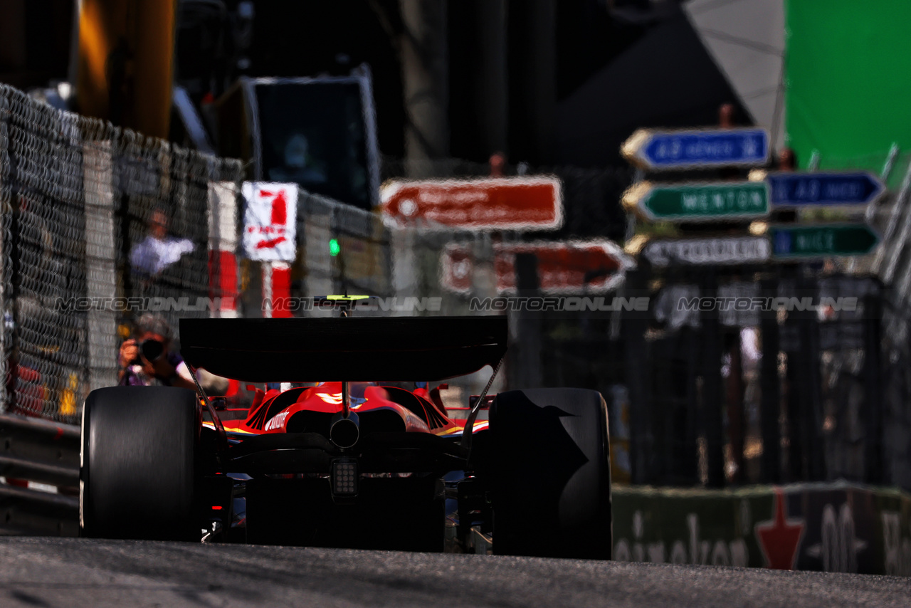 GP MONACO, Carlos Sainz Jr (ESP) Ferrari SF-24.

26.05.2024. Formula 1 World Championship, Rd 8, Monaco Grand Prix, Monte Carlo, Monaco, Gara Day.

 - www.xpbimages.com, EMail: requests@xpbimages.com © Copyright: Coates / XPB Images