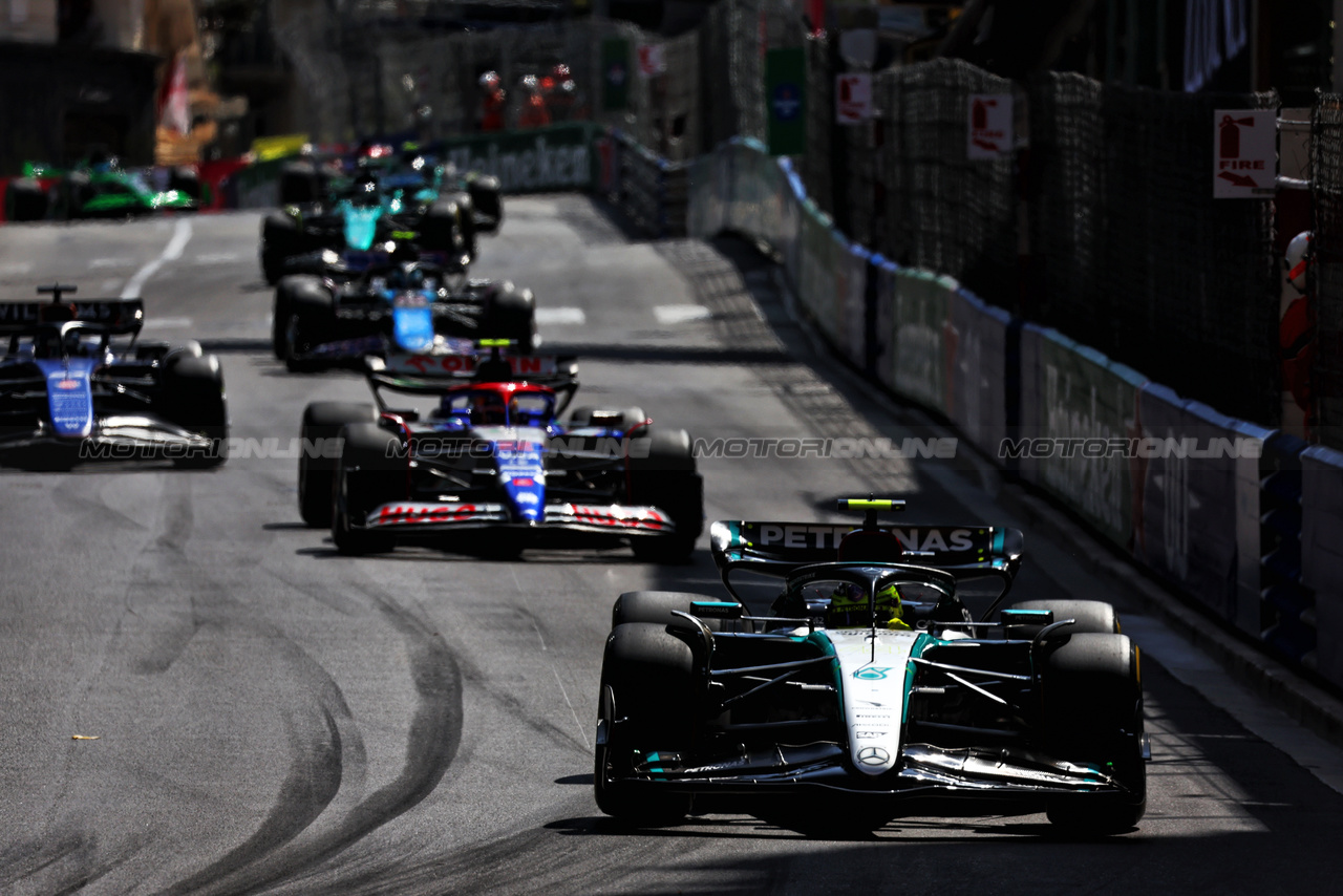 GP MONACO, Lewis Hamilton (GBR) Mercedes AMG F1 W15.

26.05.2024. Formula 1 World Championship, Rd 8, Monaco Grand Prix, Monte Carlo, Monaco, Gara Day.

 - www.xpbimages.com, EMail: requests@xpbimages.com © Copyright: Coates / XPB Images