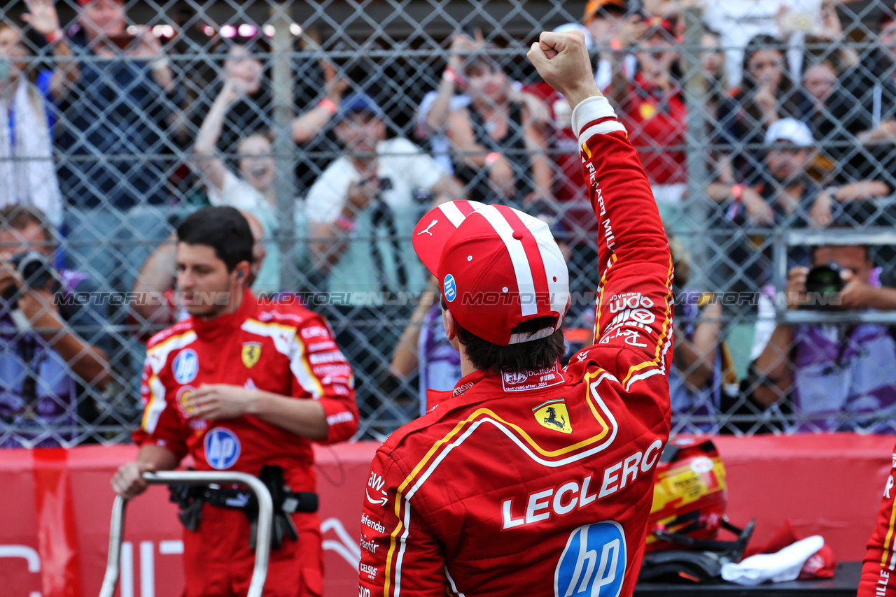 GP MONACO, Gara winner Charles Leclerc (MON) Ferrari celebrates in parc ferme.

26.05.2024. Formula 1 World Championship, Rd 8, Monaco Grand Prix, Monte Carlo, Monaco, Gara Day.

- www.xpbimages.com, EMail: requests@xpbimages.com © Copyright: Bearne / XPB Images