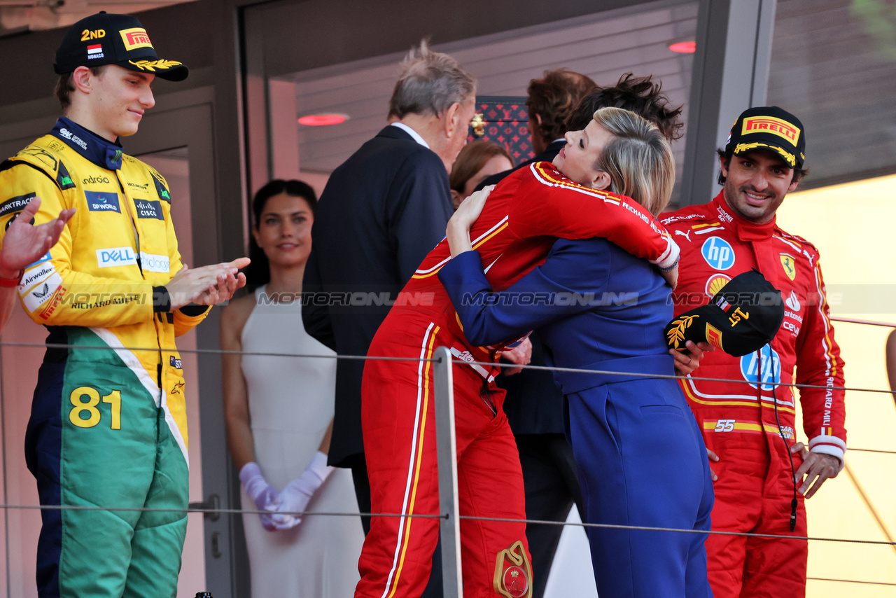 GP MONACO, Gara winner Charles Leclerc (MON) Ferrari celebrates on the podium with Princess Charlene of Monaco.

26.05.2024. Formula 1 World Championship, Rd 8, Monaco Grand Prix, Monte Carlo, Monaco, Gara Day.

- www.xpbimages.com, EMail: requests@xpbimages.com © Copyright: Bearne / XPB Images