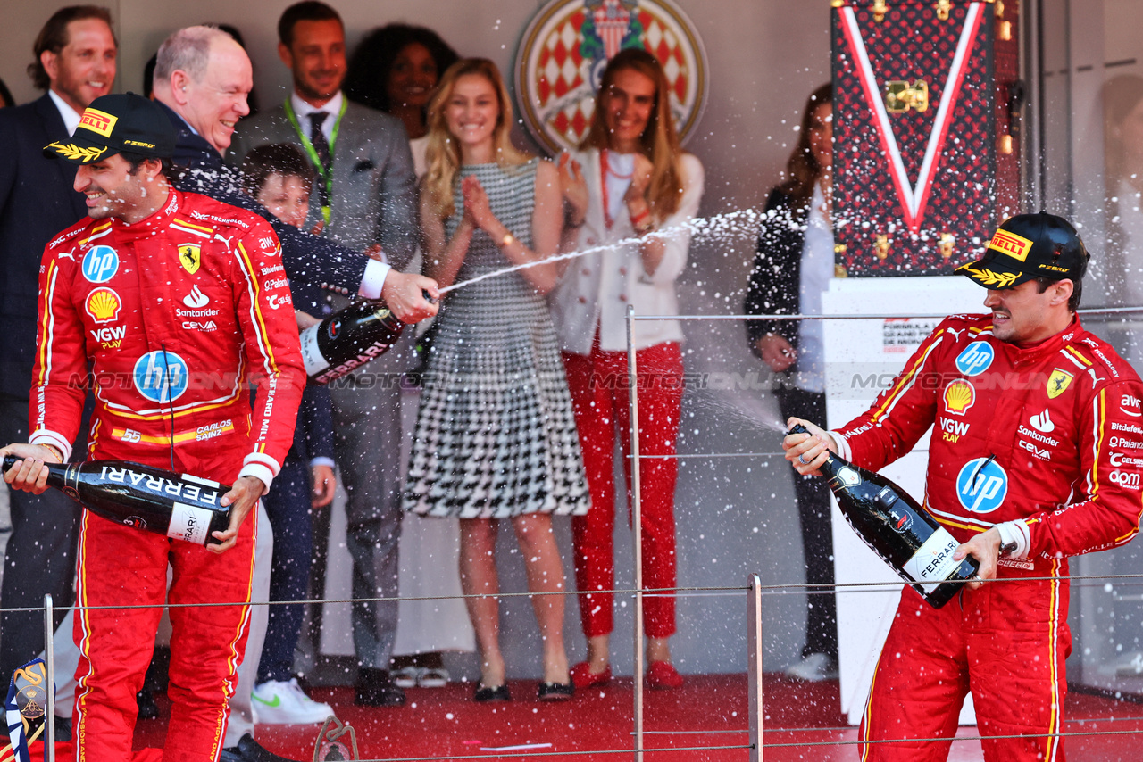 GP MONACO, Gara winner Charles Leclerc (MON) Ferrari celebrates with the champagne with Carlos Sainz Jr (ESP) Ferrari on the podium.

26.05.2024. Formula 1 World Championship, Rd 8, Monaco Grand Prix, Monte Carlo, Monaco, Gara Day.

- www.xpbimages.com, EMail: requests@xpbimages.com © Copyright: Batchelor / XPB Images