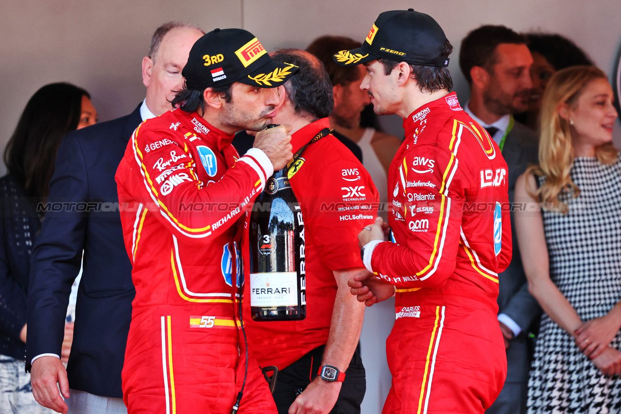 GP MONACO, (L to R): Carlos Sainz Jr (ESP) Ferrari with vincitore e team mate Charles Leclerc (MON) Ferrari on the podium.

26.05.2024. Formula 1 World Championship, Rd 8, Monaco Grand Prix, Monte Carlo, Monaco, Gara Day.

- www.xpbimages.com, EMail: requests@xpbimages.com © Copyright: Batchelor / XPB Images