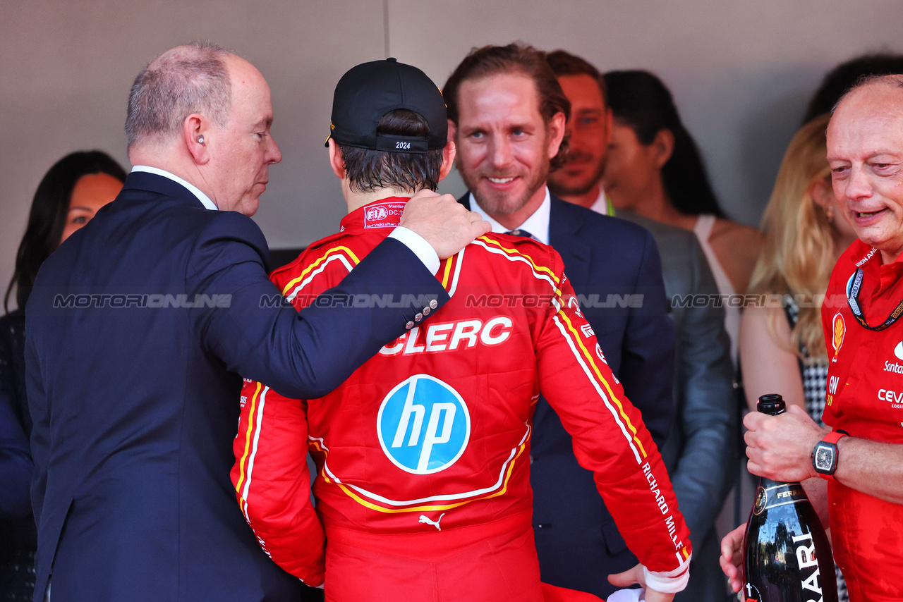 GP MONACO, (L to R): HSH Prince Albert of Monaco (MON) with vincitore Charles Leclerc (MON) Ferrari on the podium.

26.05.2024. Formula 1 World Championship, Rd 8, Monaco Grand Prix, Monte Carlo, Monaco, Gara Day.

- www.xpbimages.com, EMail: requests@xpbimages.com © Copyright: Batchelor / XPB Images