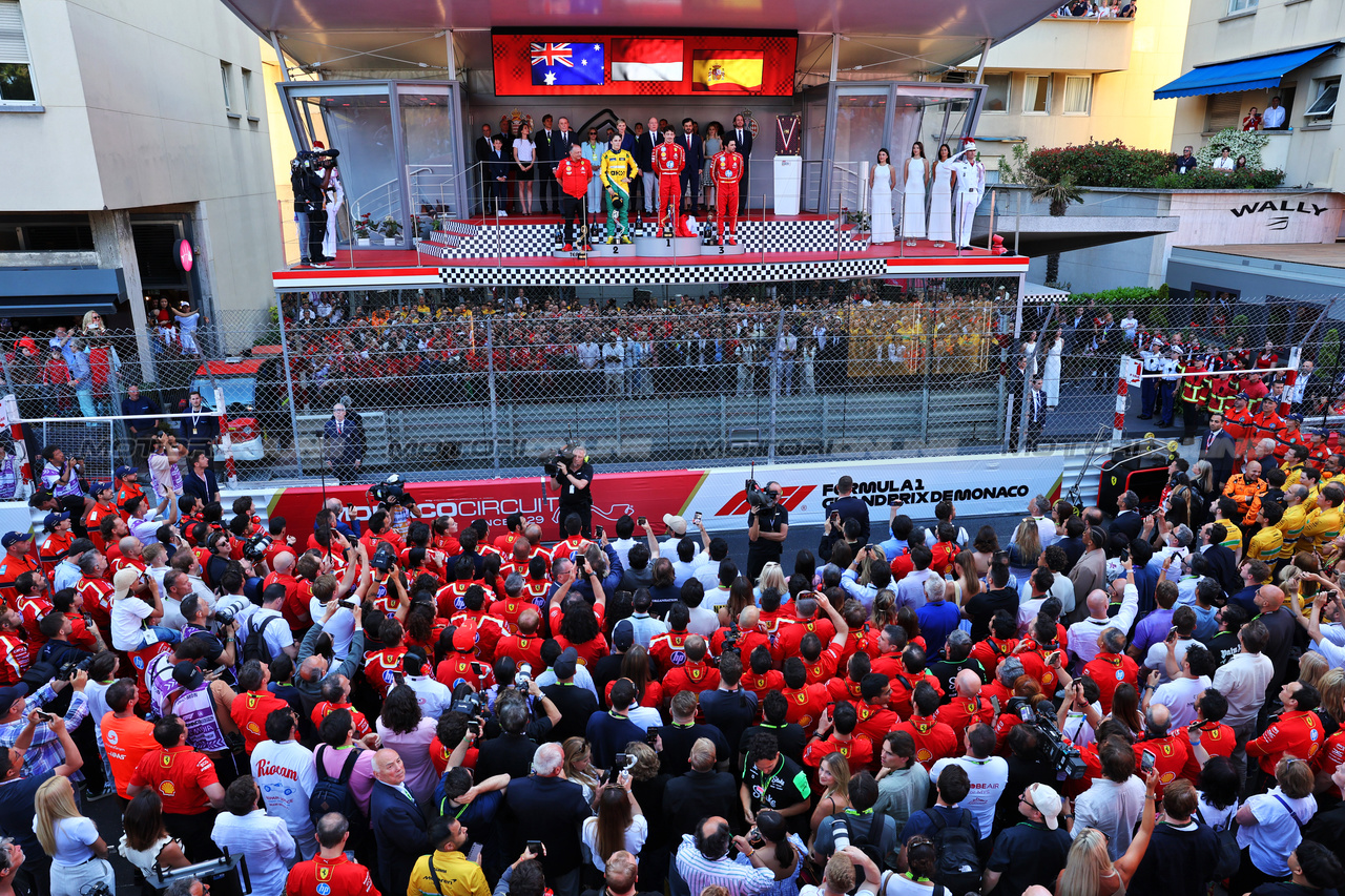 GP MONACO, The podium (L to R): Frederic Vasseur (FRA) Ferrari Team Principal; Oscar Piastri (AUS) McLaren, second; Charles Leclerc (MON) Ferrari, vincitore; Carlos Sainz Jr (ESP) Ferrari, third.

26.05.2024. Formula 1 World Championship, Rd 8, Monaco Grand Prix, Monte Carlo, Monaco, Gara Day.

- www.xpbimages.com, EMail: requests@xpbimages.com © Copyright: Batchelor / XPB Images