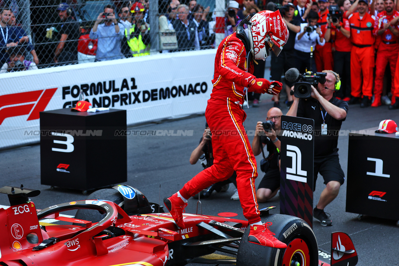 GP MONACO, Gara winner Charles Leclerc (MON) Ferrari SF-24 in parc ferme.

26.05.2024. Formula 1 World Championship, Rd 8, Monaco Grand Prix, Monte Carlo, Monaco, Gara Day.

 - www.xpbimages.com, EMail: requests@xpbimages.com © Copyright: Coates / XPB Images