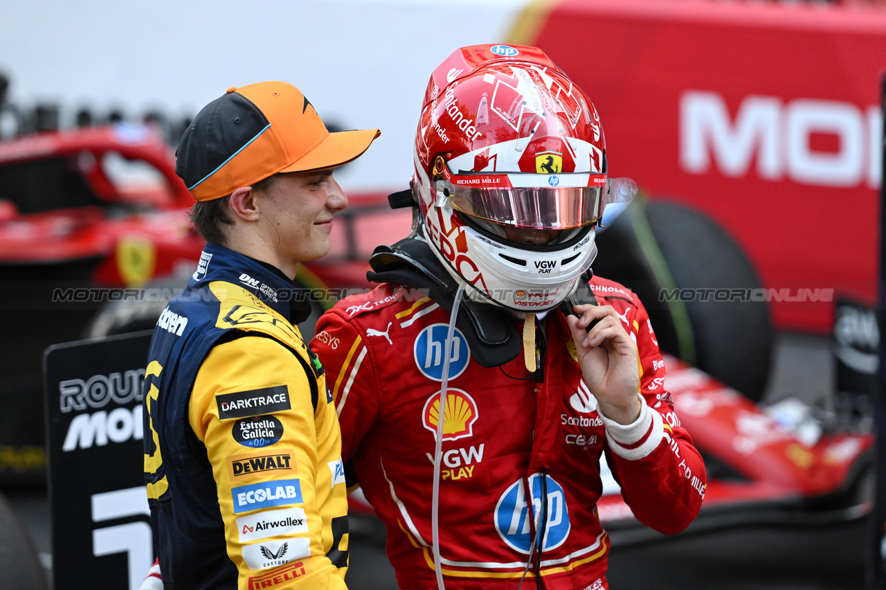 GP MONACO, (L to R): Oscar Piastri (AUS) McLaren with vincitore Charles Leclerc (MON) Ferrari in parc ferme.

26.05.2024. Formula 1 World Championship, Rd 8, Monaco Grand Prix, Monte Carlo, Monaco, Gara Day.

- www.xpbimages.com, EMail: requests@xpbimages.com © Copyright: Price / XPB Images