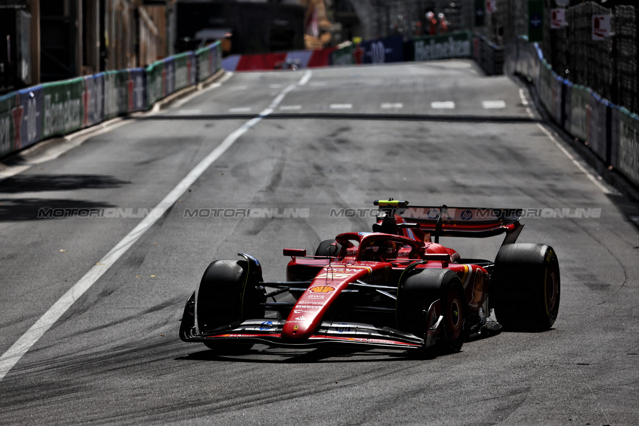 GP MONACO, Carlos Sainz Jr (ESP) Ferrari SF-24 at the partenza of the race.

26.05.2024. Formula 1 World Championship, Rd 8, Monaco Grand Prix, Monte Carlo, Monaco, Gara Day.

 - www.xpbimages.com, EMail: requests@xpbimages.com © Copyright: Coates / XPB Images