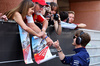 GP MONACO, Logan Sargeant (USA) Williams Racing with fans.

26.05.2024. Formula 1 World Championship, Rd 8, Monaco Grand Prix, Monte Carlo, Monaco, Gara Day.

- www.xpbimages.com, EMail: requests@xpbimages.com © Copyright: Batchelor / XPB Images