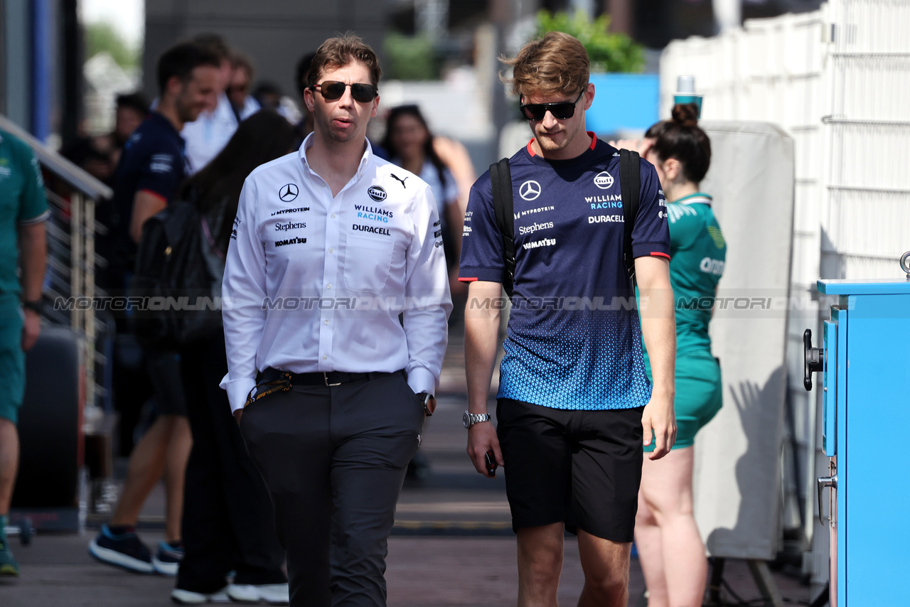 GP MONACO, (L to R): James Vowles (GBR) Williams Racing Team Principal with Logan Sargeant (USA) Williams Racing.

23.05.2024. Formula 1 World Championship, Rd 8, Monaco Grand Prix, Monte Carlo, Monaco, Preparation Day.

- www.xpbimages.com, EMail: requests@xpbimages.com © Copyright: Bearne / XPB Images
