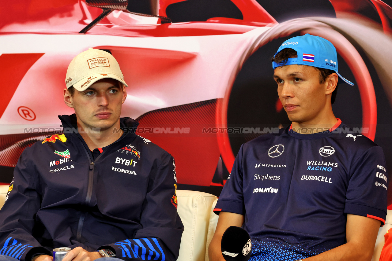 GP MONACO, (L to R): Max Verstappen (NLD) Red Bull Racing e Alexander Albon (THA) Williams Racing in the FIA Press Conference.

23.05.2024. Formula 1 World Championship, Rd 8, Monaco Grand Prix, Monte Carlo, Monaco, Preparation Day.

- www.xpbimages.com, EMail: requests@xpbimages.com © Copyright: Moy / XPB Images