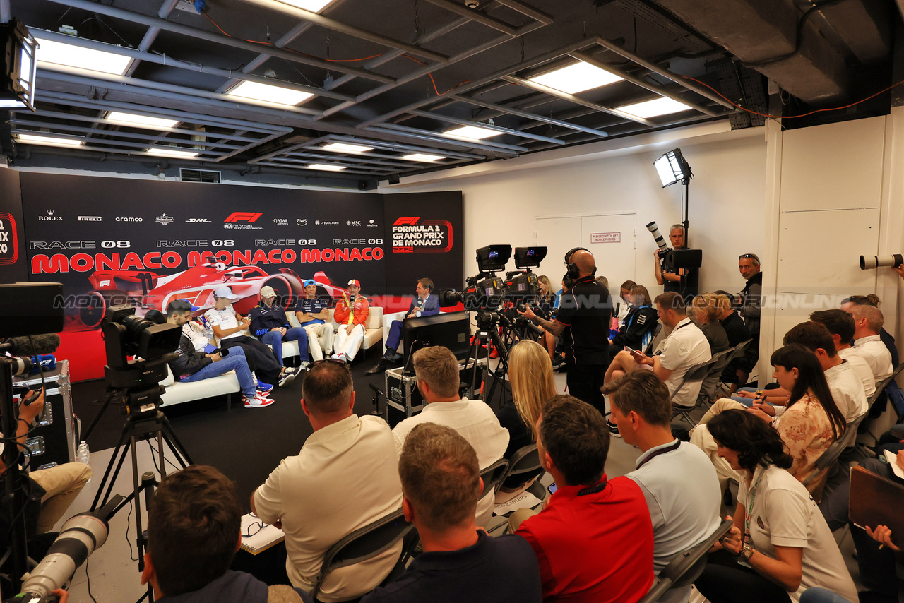 GP MONACO, (L to R): Esteban Ocon (FRA) Alpine F1 Team; George Russell (GBR) Mercedes AMG F1; Max Verstappen (NLD) Red Bull Racing; Alexander Albon (THA) Williams Racing; e Charles Leclerc (MON) Ferrari, in the FIA Press Conference.

23.05.2024. Formula 1 World Championship, Rd 8, Monaco Grand Prix, Monte Carlo, Monaco, Preparation Day.

- www.xpbimages.com, EMail: requests@xpbimages.com © Copyright: Moy / XPB Images