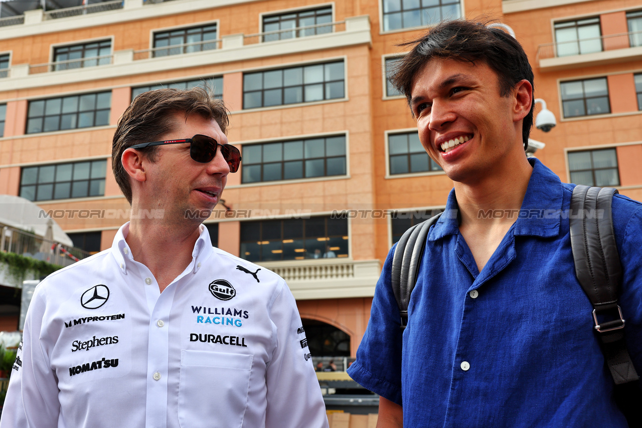 GP MONACO, (L to R): James Vowles (GBR) Williams Racing Team Principal with Alexander Albon (THA) Williams Racing.

23.05.2024. Formula 1 World Championship, Rd 8, Monaco Grand Prix, Monte Carlo, Monaco, Preparation Day.

- www.xpbimages.com, EMail: requests@xpbimages.com © Copyright: Batchelor / XPB Images