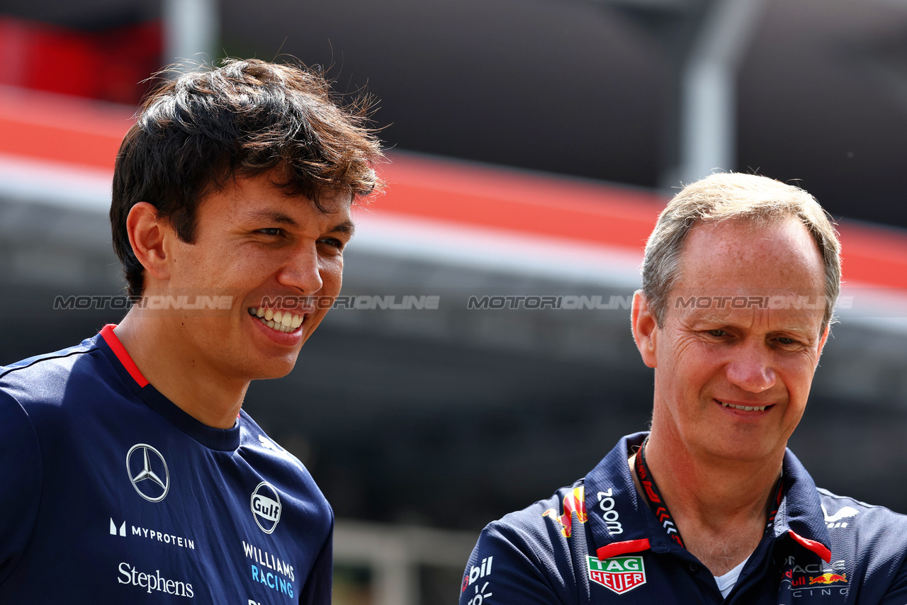 GP MONACO, (L to R): Alexander Albon (THA) Williams Racing with Paul Monaghan (GBR) Red Bull Racing Chief Engineer.

23.05.2024. Formula 1 World Championship, Rd 8, Monaco Grand Prix, Monte Carlo, Monaco, Preparation Day.

 - www.xpbimages.com, EMail: requests@xpbimages.com © Copyright: Coates / XPB Images
