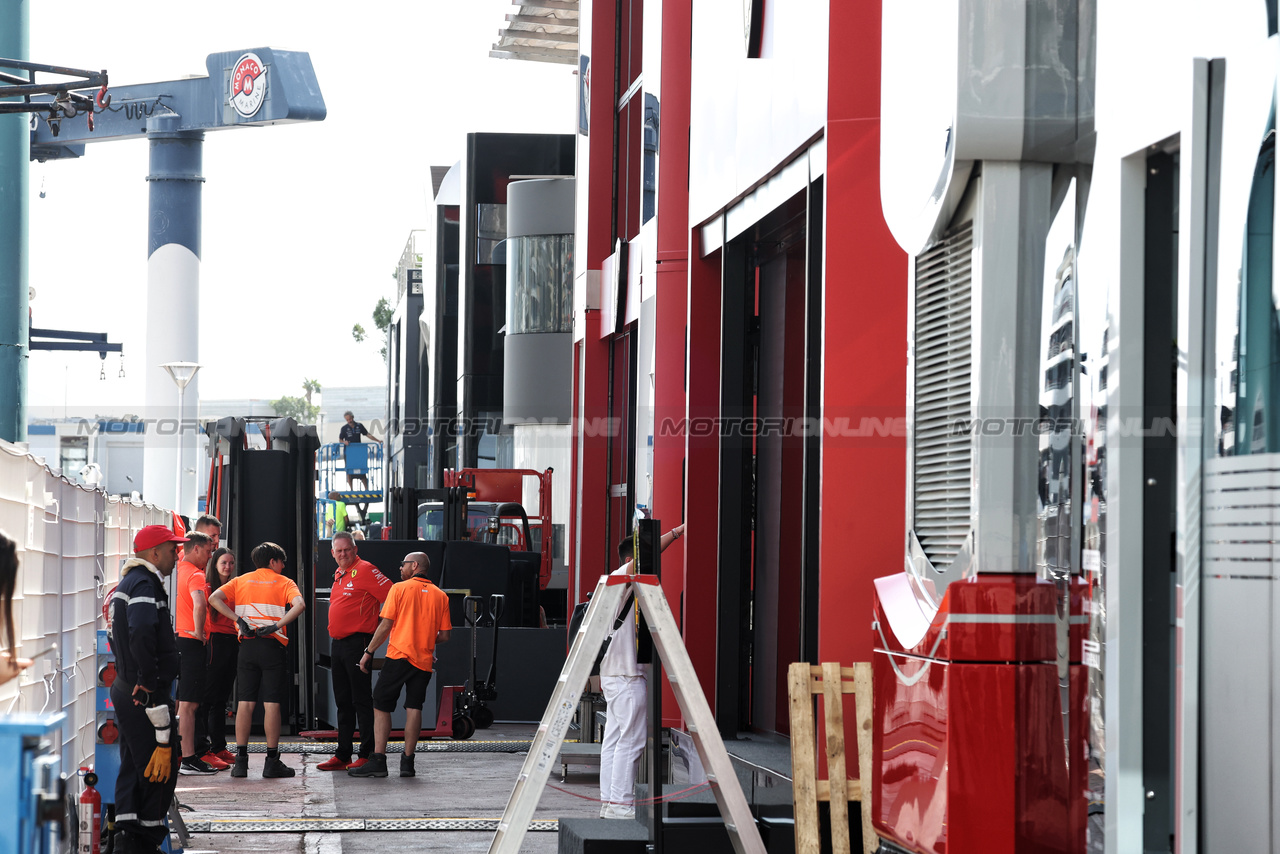 GP MONACO, Ferrari motorhome being constructed in the paddock on Giovedi' morning.

23.05.2024. Formula 1 World Championship, Rd 8, Monaco Grand Prix, Monte Carlo, Monaco, Preparation Day.

- www.xpbimages.com, EMail: requests@xpbimages.com © Copyright: Bearne / XPB Images