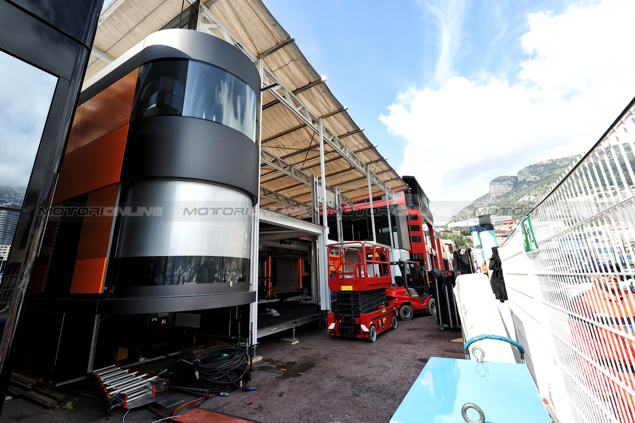GP MONACO, McLaren motorhome being constructed in the paddock on Giovedi' morning.

23.05.2024. Formula 1 World Championship, Rd 8, Monaco Grand Prix, Monte Carlo, Monaco, Preparation Day.

- www.xpbimages.com, EMail: requests@xpbimages.com © Copyright: Bearne / XPB Images