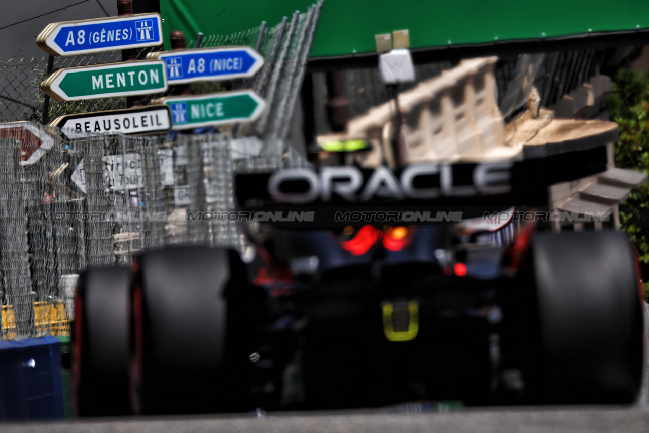 GP MONACO, Sergio Perez (MEX) Red Bull Racing RB20.

25.05.2024. Formula 1 World Championship, Rd 8, Monaco Grand Prix, Monte Carlo, Monaco, Qualifiche Day.

 - www.xpbimages.com, EMail: requests@xpbimages.com © Copyright: Coates / XPB Images