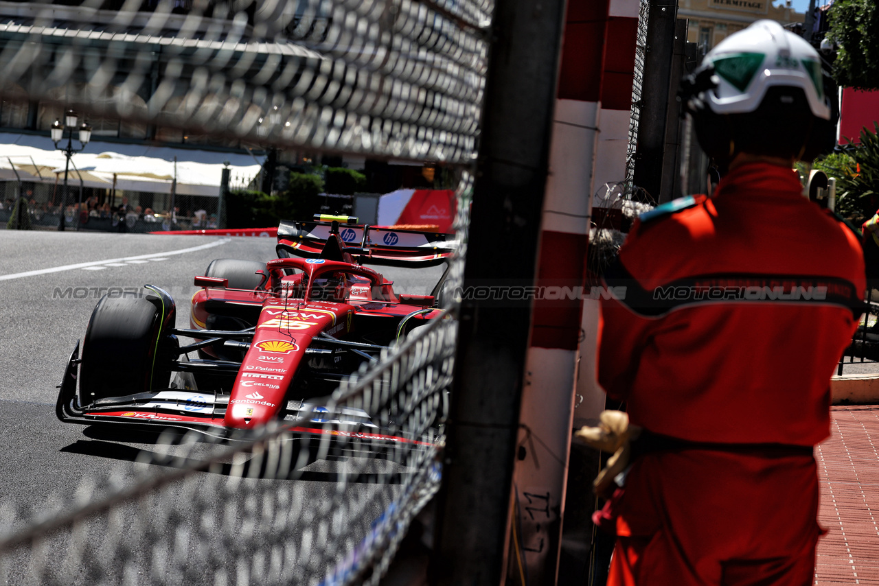 GP MONACO, Carlos Sainz Jr (ESP) Ferrari SF-24.

25.05.2024. Formula 1 World Championship, Rd 8, Monaco Grand Prix, Monte Carlo, Monaco, Qualifiche Day.

 - www.xpbimages.com, EMail: requests@xpbimages.com © Copyright: Coates / XPB Images