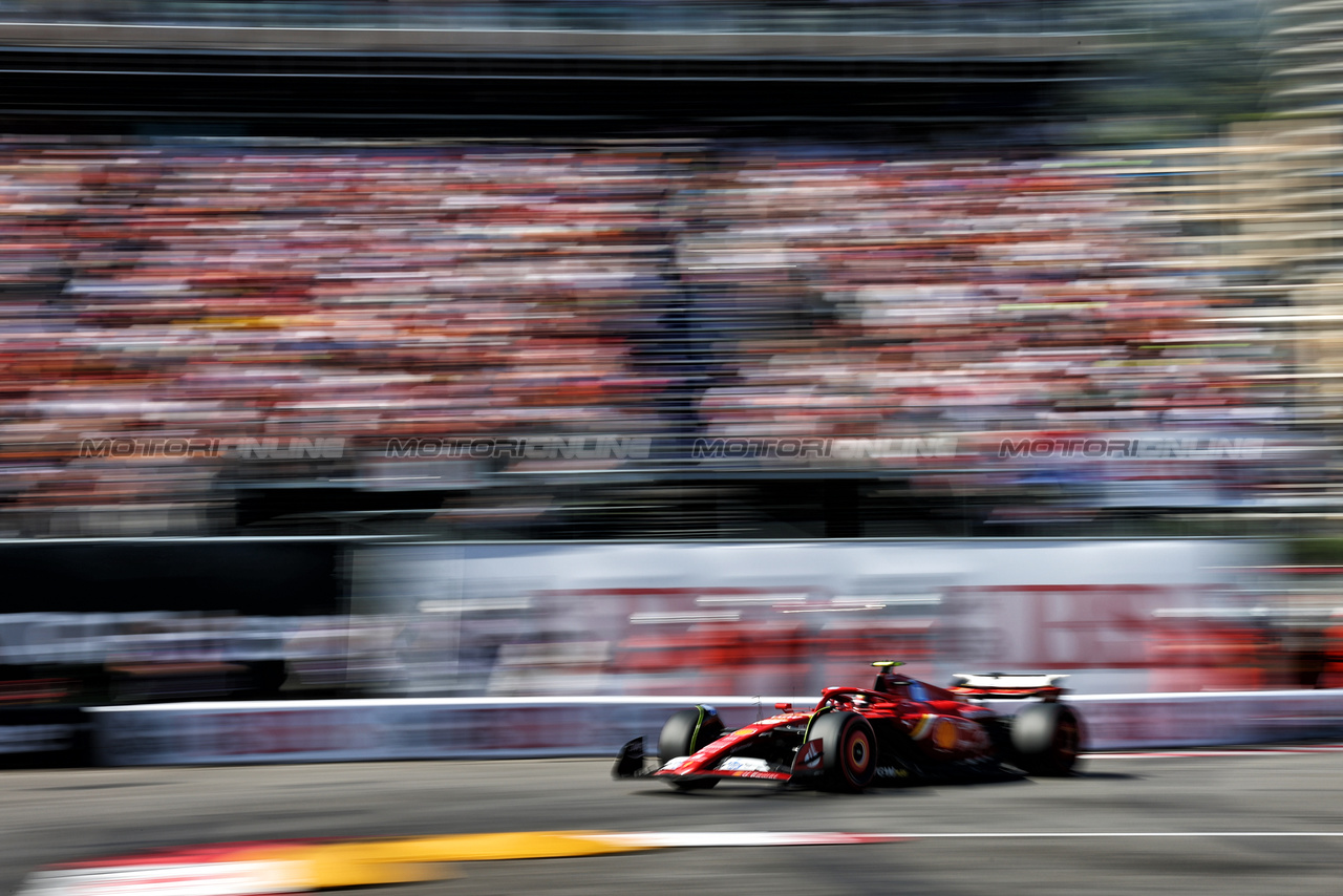 GP MONACO, Carlos Sainz Jr (ESP) Ferrari SF-24.

25.05.2024. Formula 1 World Championship, Rd 8, Monaco Grand Prix, Monte Carlo, Monaco, Qualifiche Day.

- www.xpbimages.com, EMail: requests@xpbimages.com © Copyright: Charniaux / XPB Images