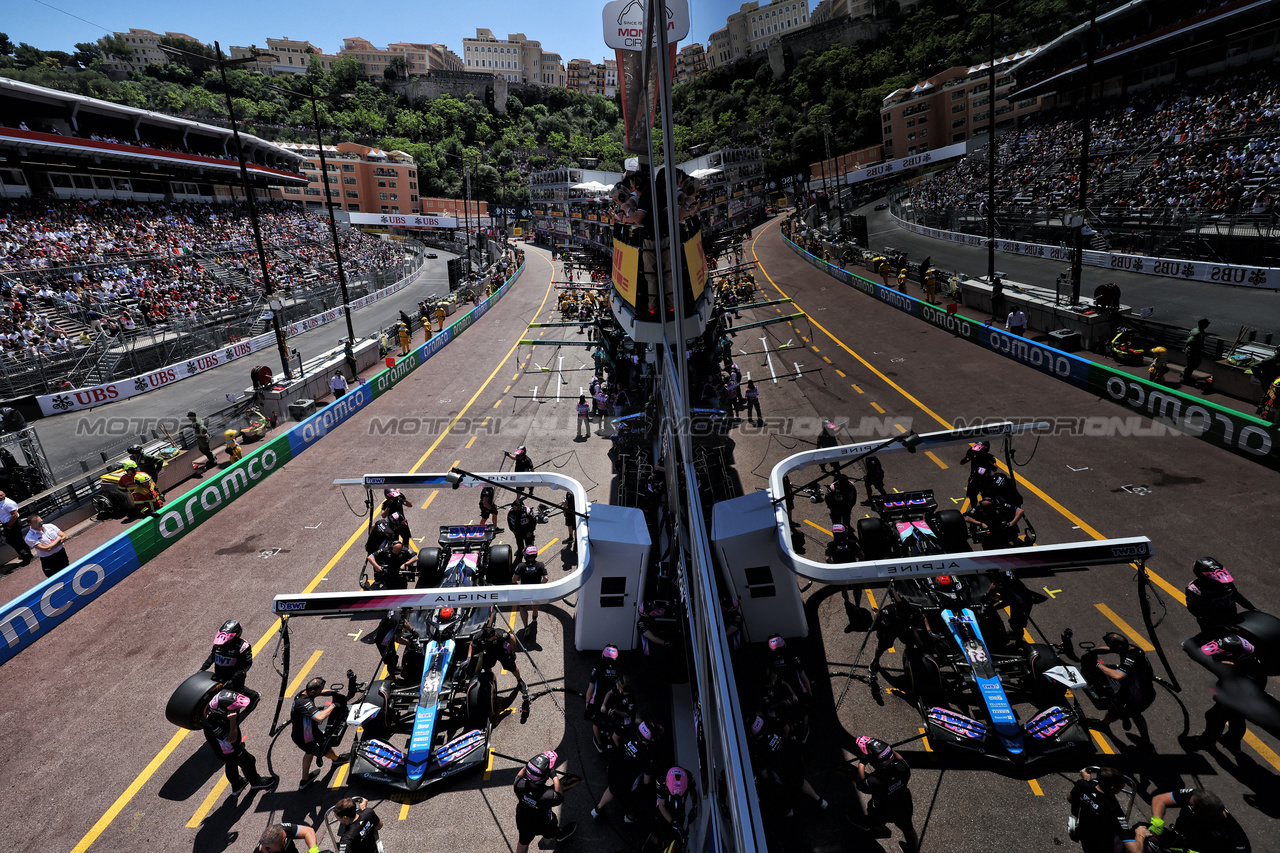 GP MONACO, Esteban Ocon (FRA) Alpine F1 Team A524 in the pits.

25.05.2024. Formula 1 World Championship, Rd 8, Monaco Grand Prix, Monte Carlo, Monaco, Qualifiche Day.

- www.xpbimages.com, EMail: requests@xpbimages.com © Copyright: Bearne / XPB Images