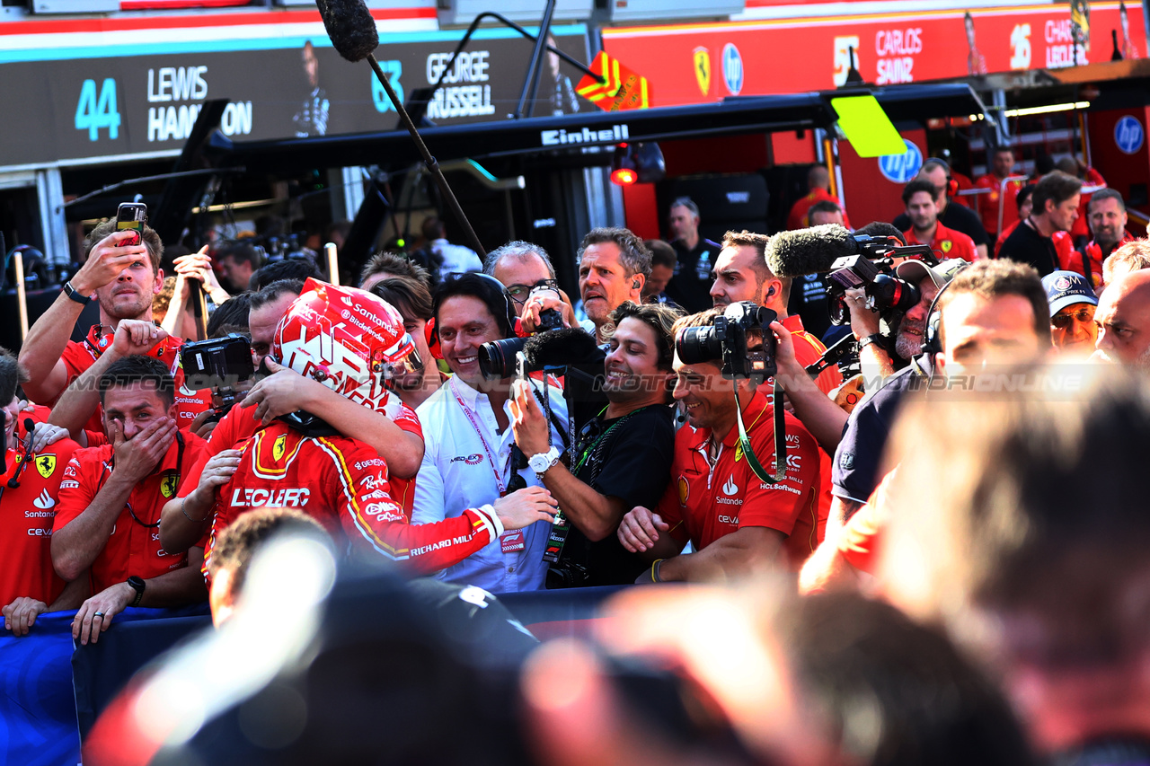 GP MONACO, Charles Leclerc (MON) Ferrari celebrates his pole position in qualifying parc ferme with the team.

25.05.2024. Formula 1 World Championship, Rd 8, Monaco Grand Prix, Monte Carlo, Monaco, Qualifiche Day.

- www.xpbimages.com, EMail: requests@xpbimages.com © Copyright: Batchelor / XPB Images