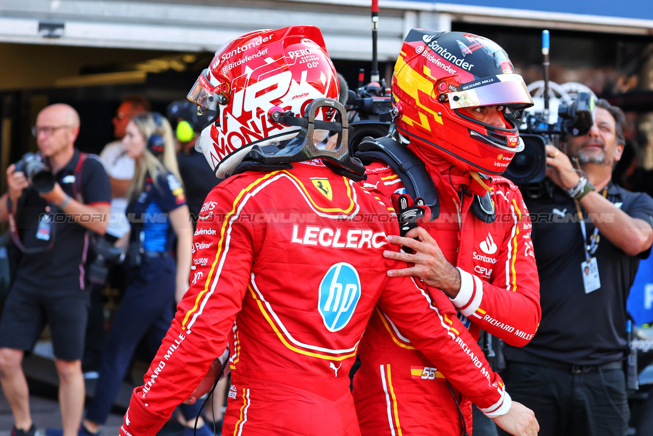 GP MONACO, (L to R): Charles Leclerc (MON) Ferrari celebrates his pole position in qualifying parc ferme with third placed Carlos Sainz Jr (ESP) Ferrari.

25.05.2024. Formula 1 World Championship, Rd 8, Monaco Grand Prix, Monte Carlo, Monaco, Qualifiche Day.

- www.xpbimages.com, EMail: requests@xpbimages.com © Copyright: Batchelor / XPB Images