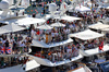 GP MONACO, Circuit Atmosfera - fans on boats in the scenic Monaco Harbour.

25.05.2024. Formula 1 World Championship, Rd 8, Monaco Grand Prix, Monte Carlo, Monaco, Qualifiche Day.

- www.xpbimages.com, EMail: requests@xpbimages.com © Copyright: Moy / XPB Images