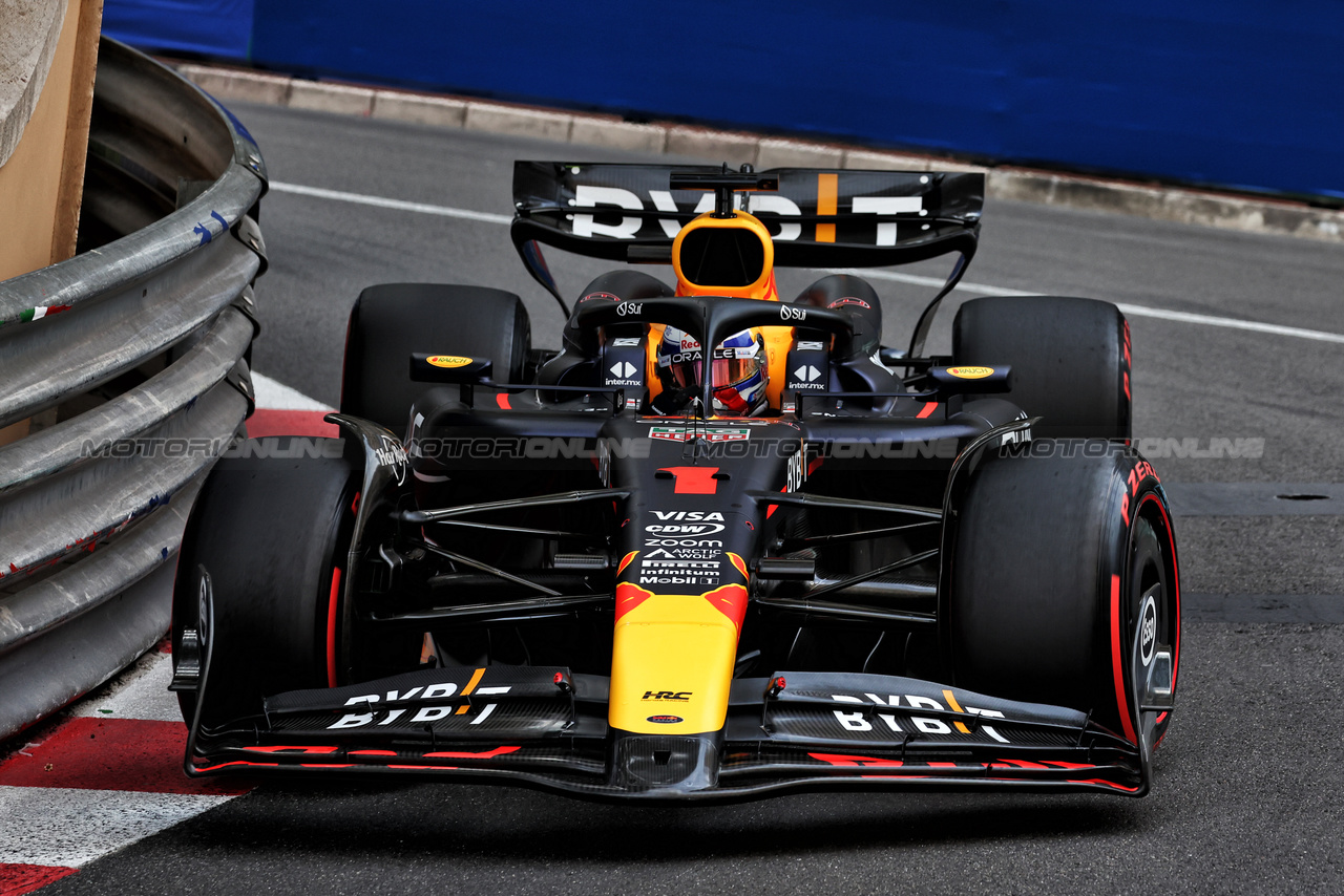 GP MONACO, Max Verstappen (NLD) Red Bull Racing RB20.

24.05.2024. Formula 1 World Championship, Rd 8, Monaco Grand Prix, Monte Carlo, Monaco, Practice Day.

- www.xpbimages.com, EMail: requests@xpbimages.com © Copyright: Moy / XPB Images