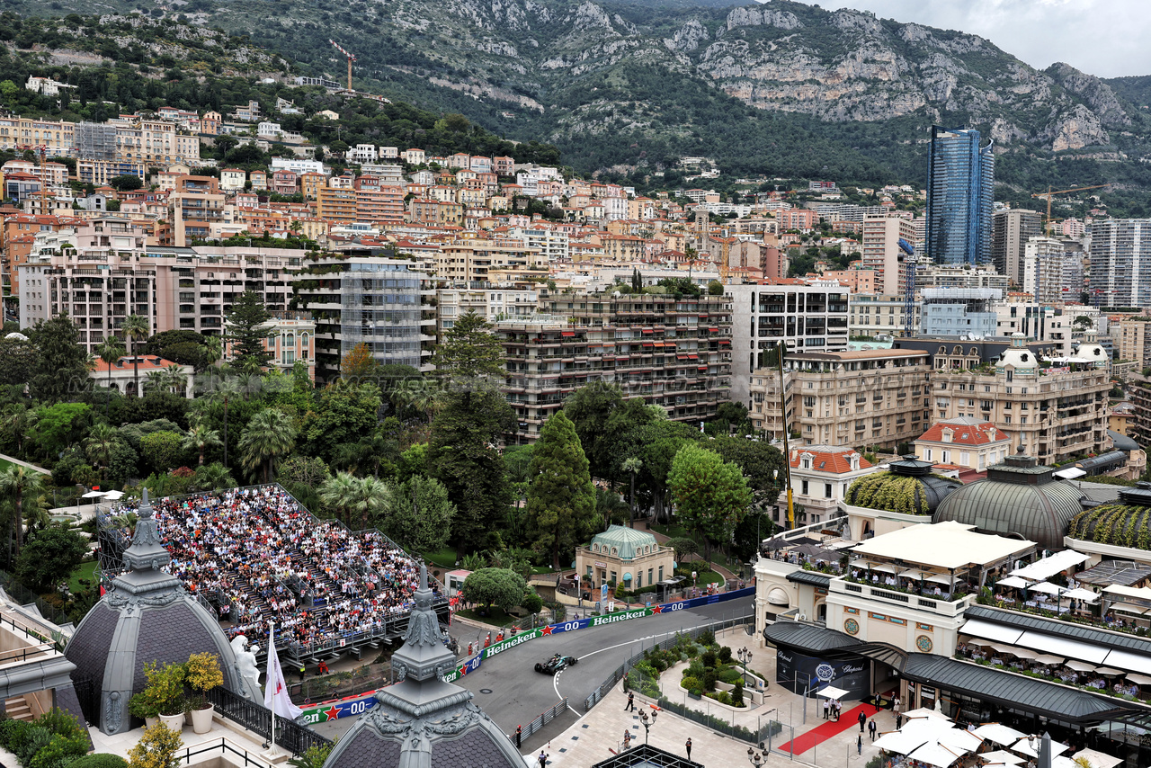 GP MONACO, Lewis Hamilton (GBR) Mercedes AMG F1 W15.

24.05.2024. Formula 1 World Championship, Rd 8, Monaco Grand Prix, Monte Carlo, Monaco, Practice Day.

- www.xpbimages.com, EMail: requests@xpbimages.com © Copyright: Moy / XPB Images