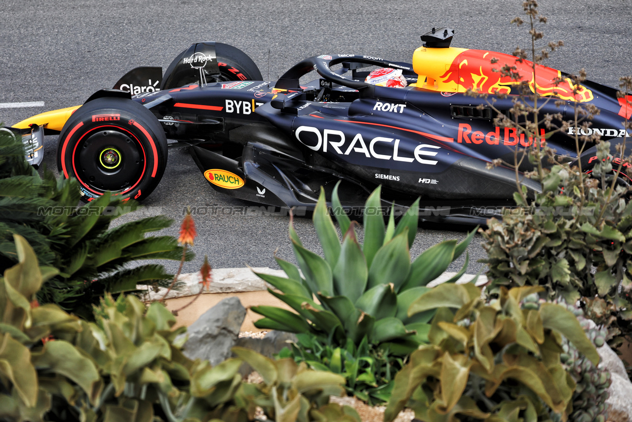 GP MONACO, Max Verstappen (NLD) Red Bull Racing RB20.

24.05.2024. Formula 1 World Championship, Rd 8, Monaco Grand Prix, Monte Carlo, Monaco, Practice Day.

- www.xpbimages.com, EMail: requests@xpbimages.com © Copyright: Bearne / XPB Images