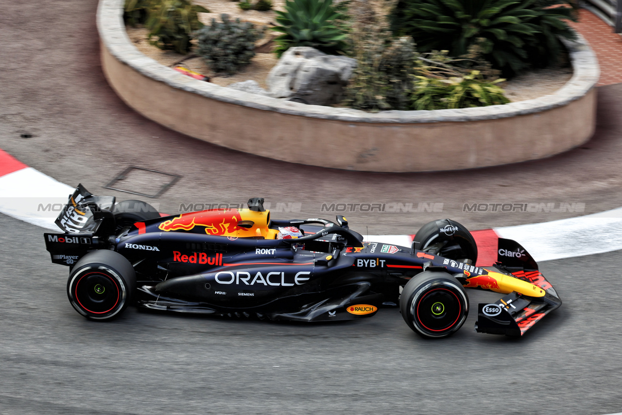 GP MONACO, Max Verstappen (NLD) Red Bull Racing RB20.

24.05.2024. Formula 1 World Championship, Rd 8, Monaco Grand Prix, Monte Carlo, Monaco, Practice Day.

- www.xpbimages.com, EMail: requests@xpbimages.com © Copyright: Bearne / XPB Images