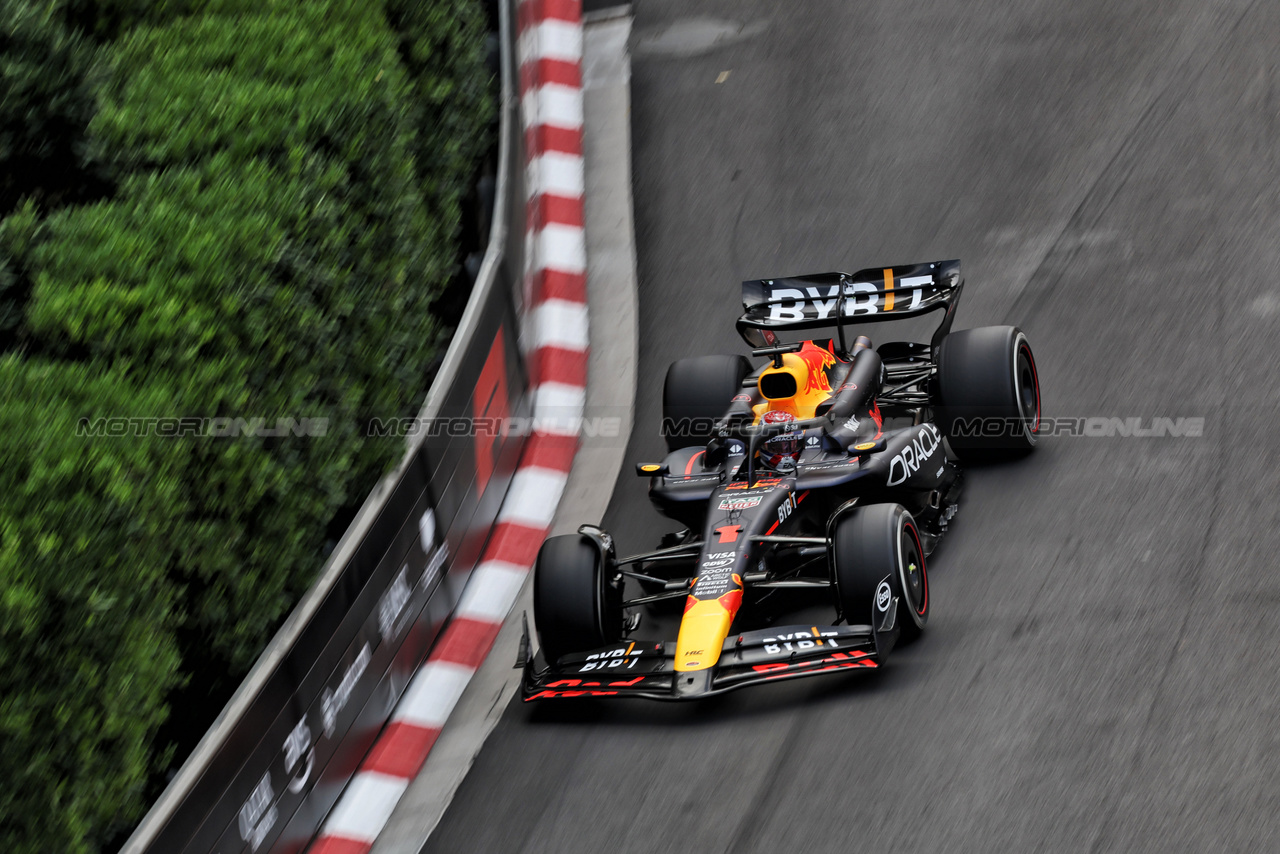 GP MONACO, Max Verstappen (NLD) Red Bull Racing RB20.

24.05.2024. Formula 1 World Championship, Rd 8, Monaco Grand Prix, Monte Carlo, Monaco, Practice Day.

- www.xpbimages.com, EMail: requests@xpbimages.com © Copyright: Bearne / XPB Images