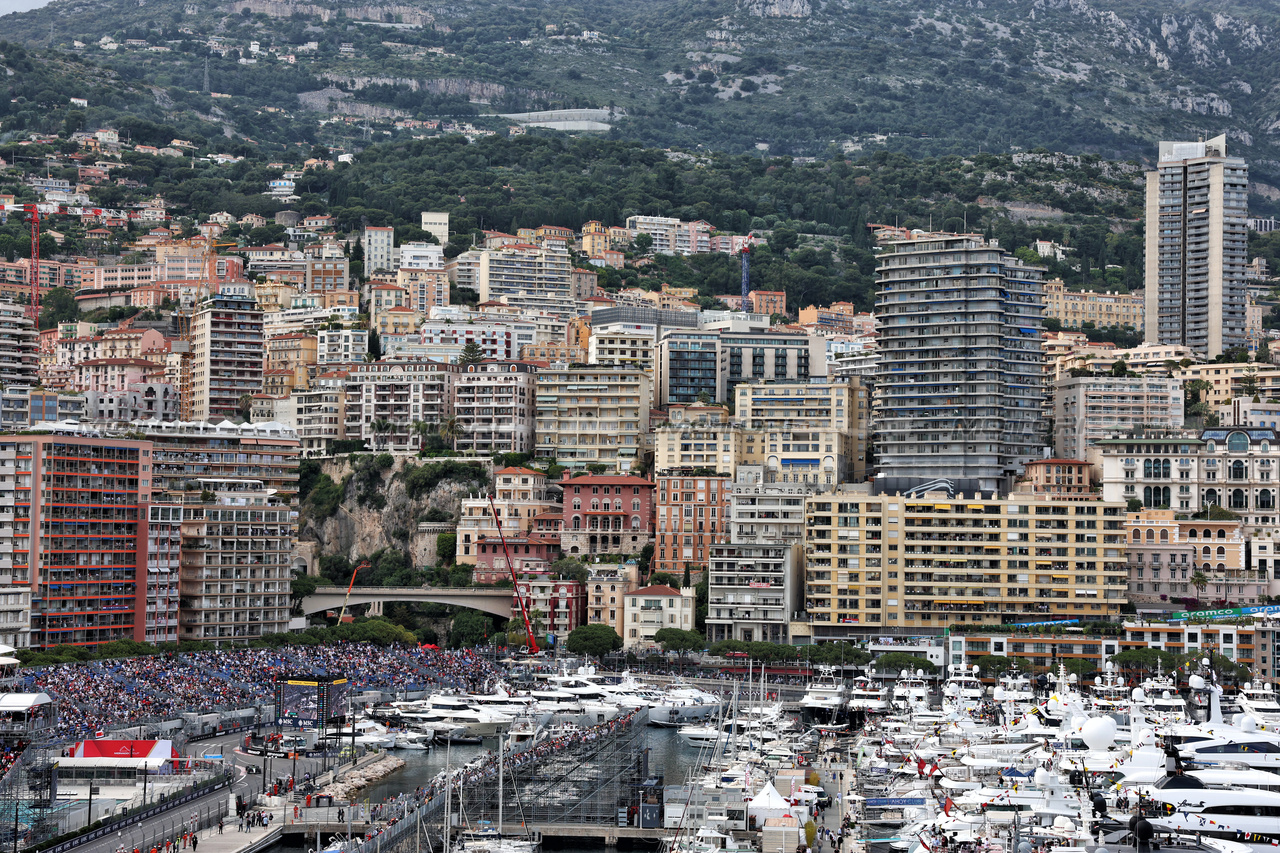 GP MONACO, Lewis Hamilton (GBR) Mercedes AMG F1 W15.

24.05.2024. Formula 1 World Championship, Rd 8, Monaco Grand Prix, Monte Carlo, Monaco, Practice Day.

 - www.xpbimages.com, EMail: requests@xpbimages.com © Copyright: Coates / XPB Images