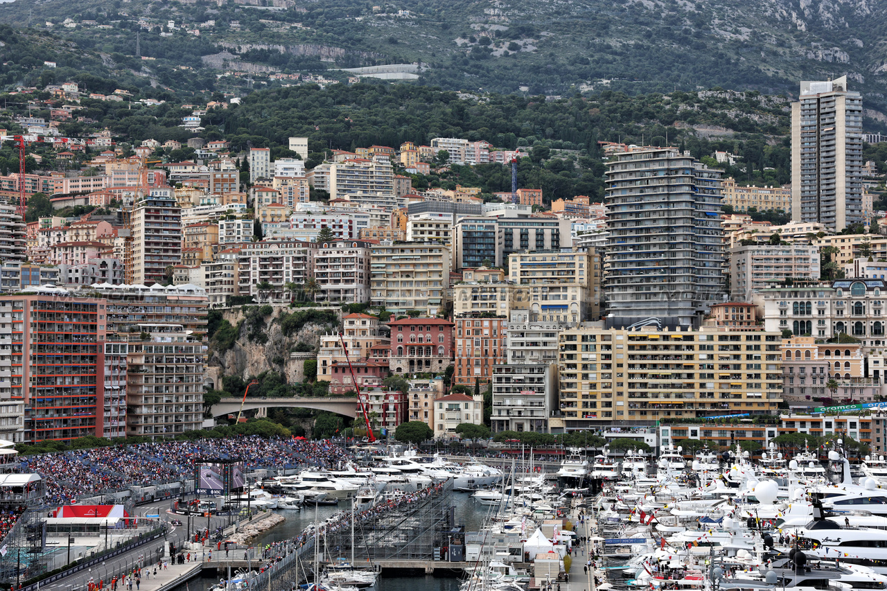 GP MONACO, Daniel Ricciardo (AUS) RB VCARB 01.

24.05.2024. Formula 1 World Championship, Rd 8, Monaco Grand Prix, Monte Carlo, Monaco, Practice Day.

 - www.xpbimages.com, EMail: requests@xpbimages.com © Copyright: Coates / XPB Images