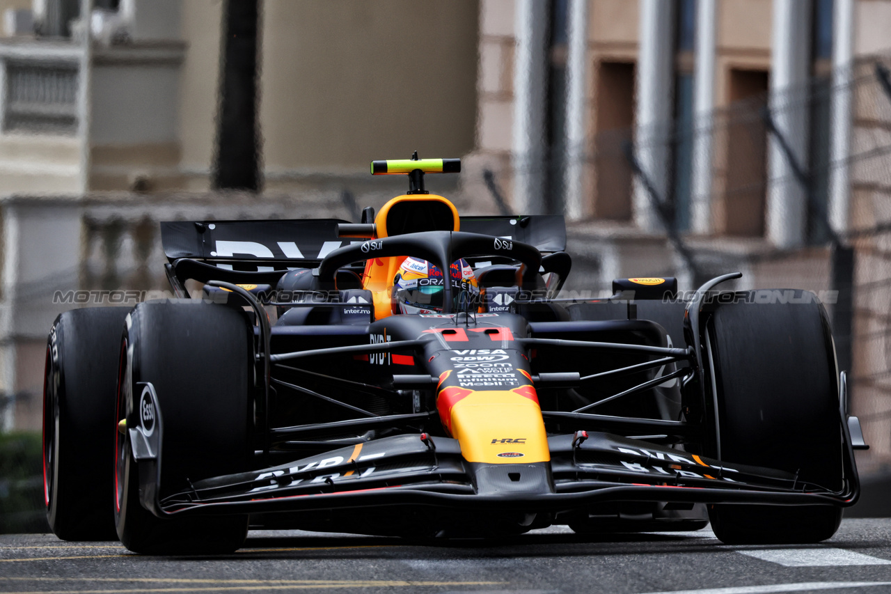 GP MONACO, Sergio Perez (MEX) Red Bull Racing RB20.

24.05.2024. Formula 1 World Championship, Rd 8, Monaco Grand Prix, Monte Carlo, Monaco, Practice Day.

 - www.xpbimages.com, EMail: requests@xpbimages.com © Copyright: Coates / XPB Images