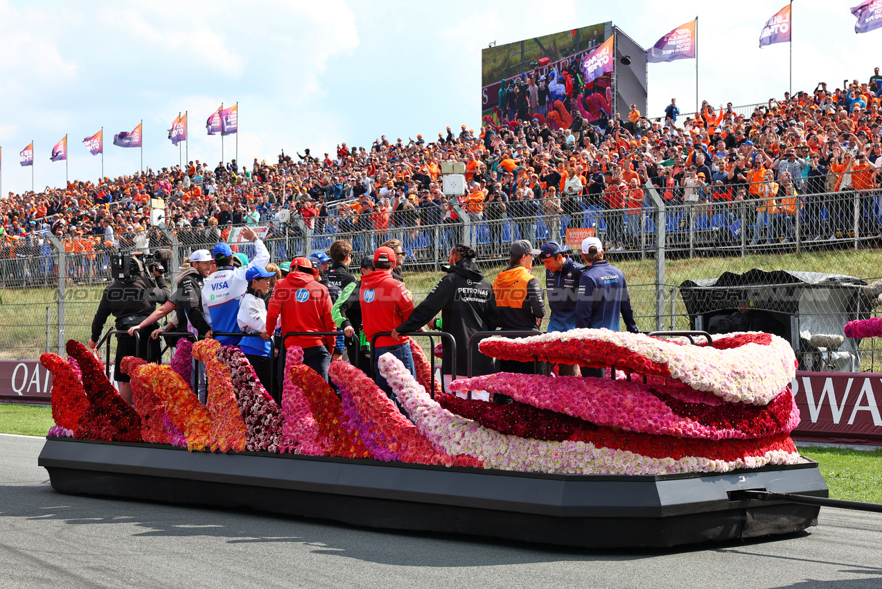 GP OLANDA, Drivers' Parade.

25.08.2024. Formula 1 World Championship, Rd 15, Dutch Grand Prix, Zandvoort, Netherlands, Gara Day.

 - www.xpbimages.com, EMail: requests@xpbimages.com © Copyright: Coates / XPB Images