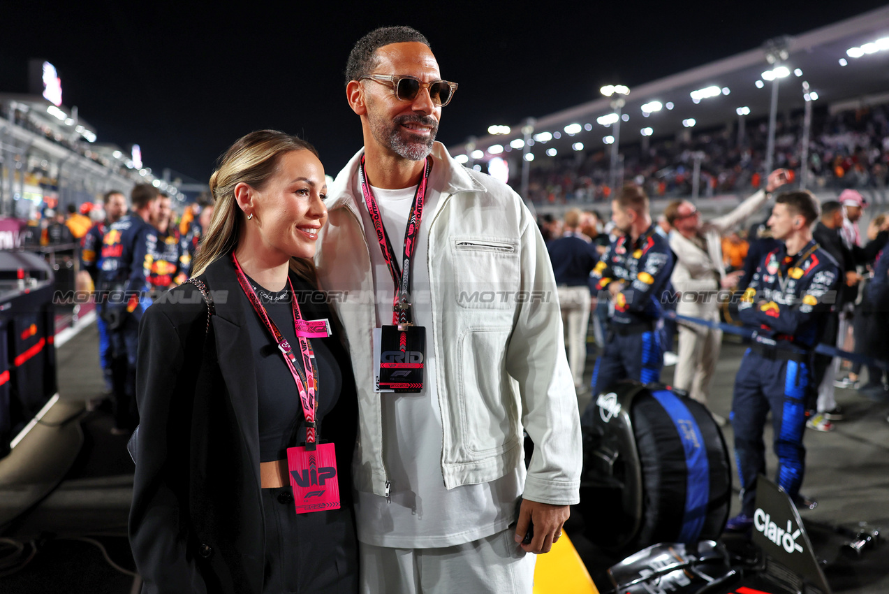 GP QATAR, Rio Ferdinand (GBR) Former Football Player on the grid.

01.12.2024. Formula 1 World Championship, Rd 23, Qatar Grand Prix, Doha, Qatar, Gara Day.

 - www.xpbimages.com, EMail: requests@xpbimages.com © Copyright: Staley / XPB Images