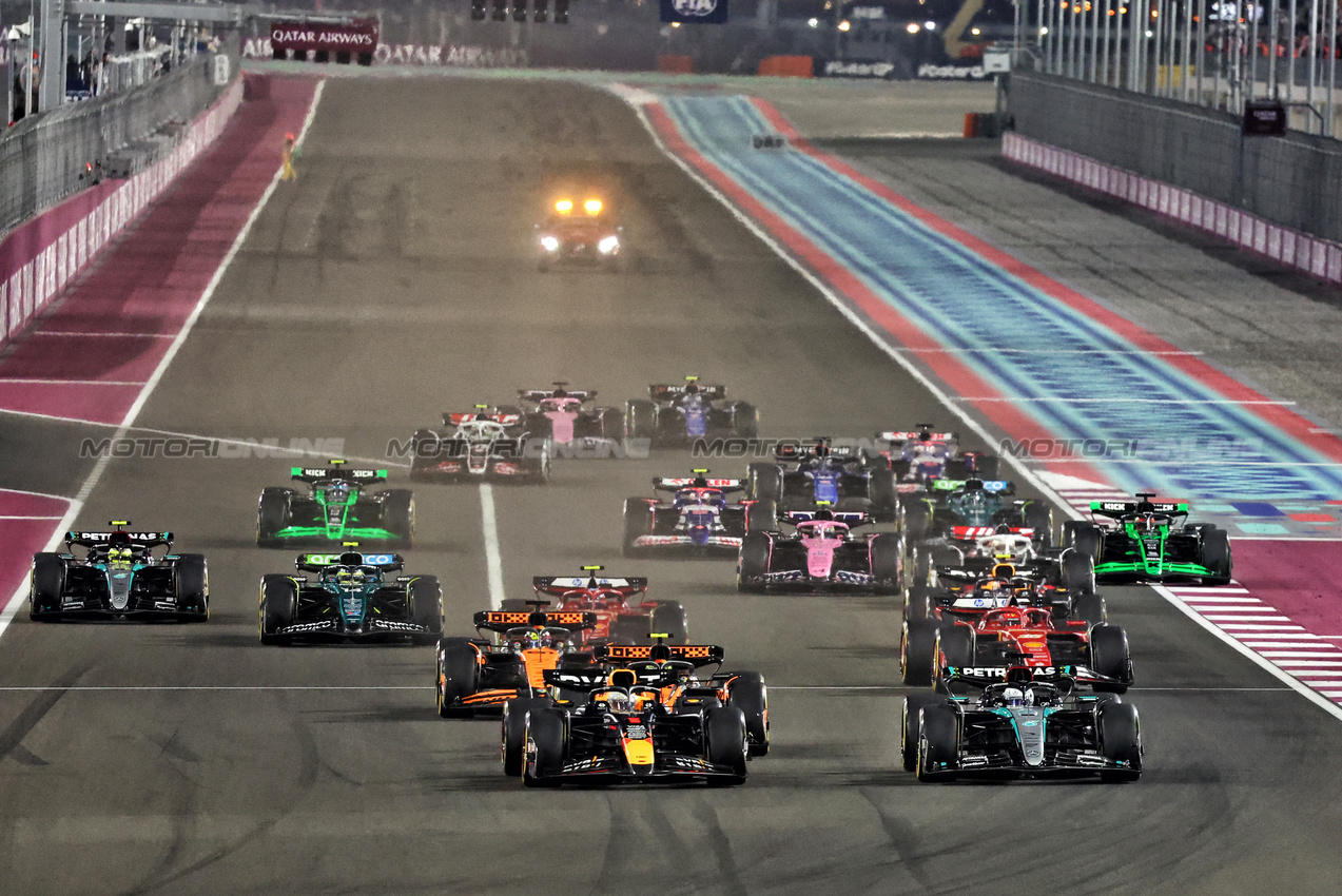 GP QATAR, George Russell (GBR) Mercedes AMG F1 W15 is passed by Max Verstappen (NLD) Red Bull Racing RB20 at the partenza of the race.

01.12.2024. Formula 1 World Championship, Rd 23, Qatar Grand Prix, Doha, Qatar, Gara Day.

- www.xpbimages.com, EMail: requests@xpbimages.com © Copyright: Charniaux / XPB Images