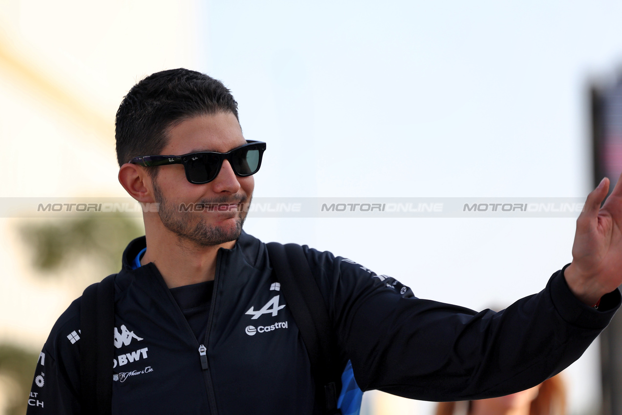 GP QATAR, Esteban Ocon (FRA) Alpine F1 Team.

01.12.2024. Formula 1 World Championship, Rd 23, Qatar Grand Prix, Doha, Qatar, Gara Day.

 - www.xpbimages.com, EMail: requests@xpbimages.com © Copyright: Staley / XPB Images