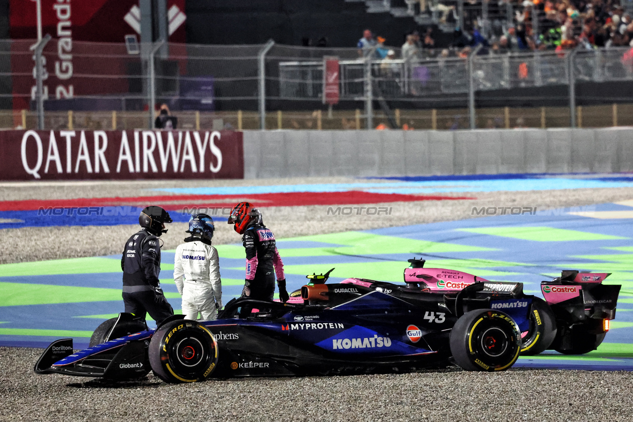 GP QATAR, Franco Colapinto (ARG) Williams Racing FW46 e Esteban Ocon (FRA) Alpine F1 Team A524 retired at the partenza of the race.

01.12.2024. Formula 1 World Championship, Rd 23, Qatar Grand Prix, Doha, Qatar, Gara Day.

- www.xpbimages.com, EMail: requests@xpbimages.com © Copyright: Charniaux / XPB Images