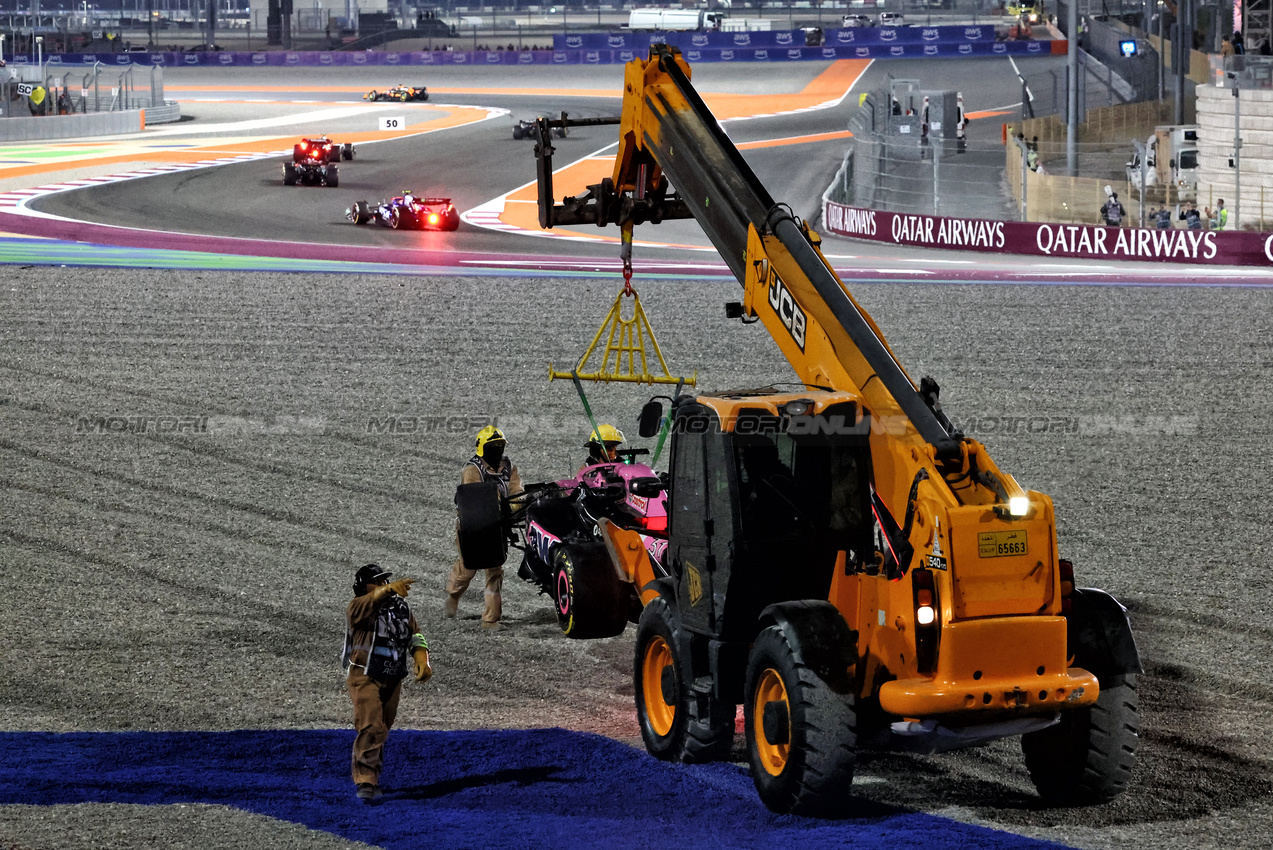 GP QATAR, The Alpine F1 Team A524 of race retiree Esteban Ocon (FRA) Alpine F1 Team is removed from the circuit.

01.12.2024. Formula 1 World Championship, Rd 23, Qatar Grand Prix, Doha, Qatar, Gara Day.

- www.xpbimages.com, EMail: requests@xpbimages.com © Copyright: Charniaux / XPB Images