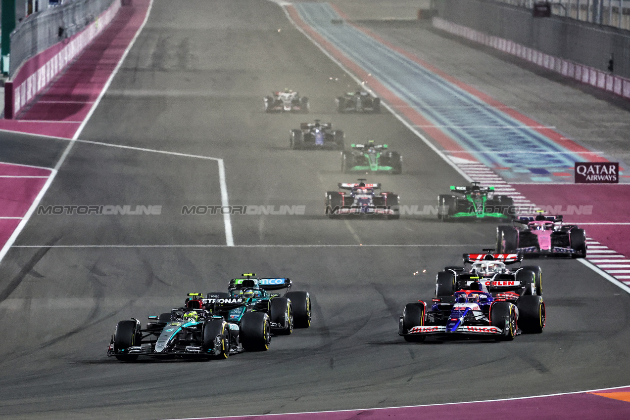 GP QATAR, Lewis Hamilton (GBR) Mercedes AMG F1 W15.

01.12.2024. Formula 1 World Championship, Rd 23, Qatar Grand Prix, Doha, Qatar, Gara Day.

- www.xpbimages.com, EMail: requests@xpbimages.com © Copyright: Charniaux / XPB Images